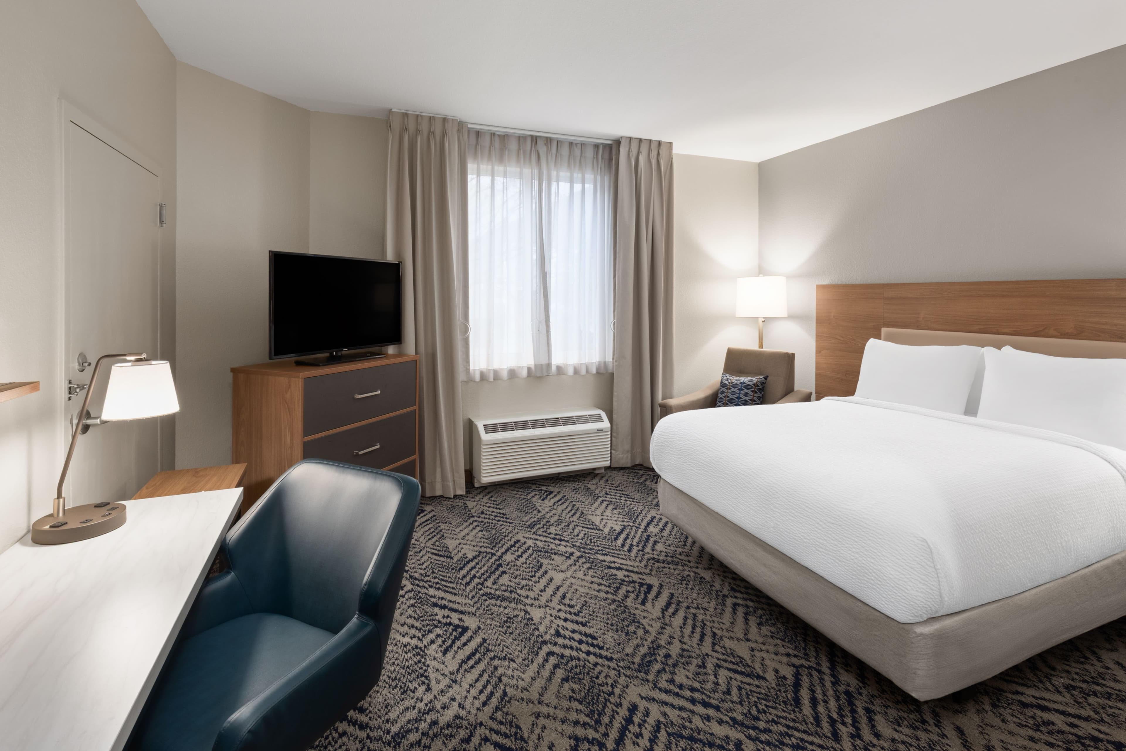 Candlewood Suites Mobile-Downtown - Image 4