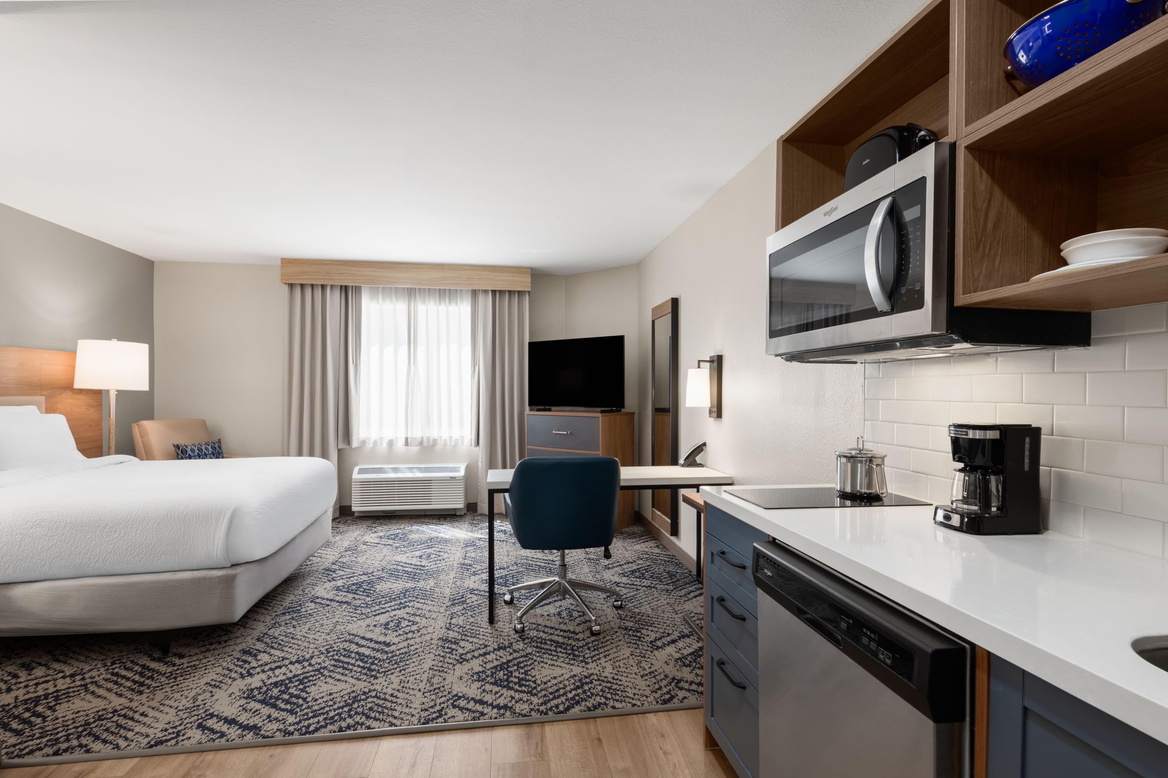 Candlewood Suites Mobile-Downtown — 11