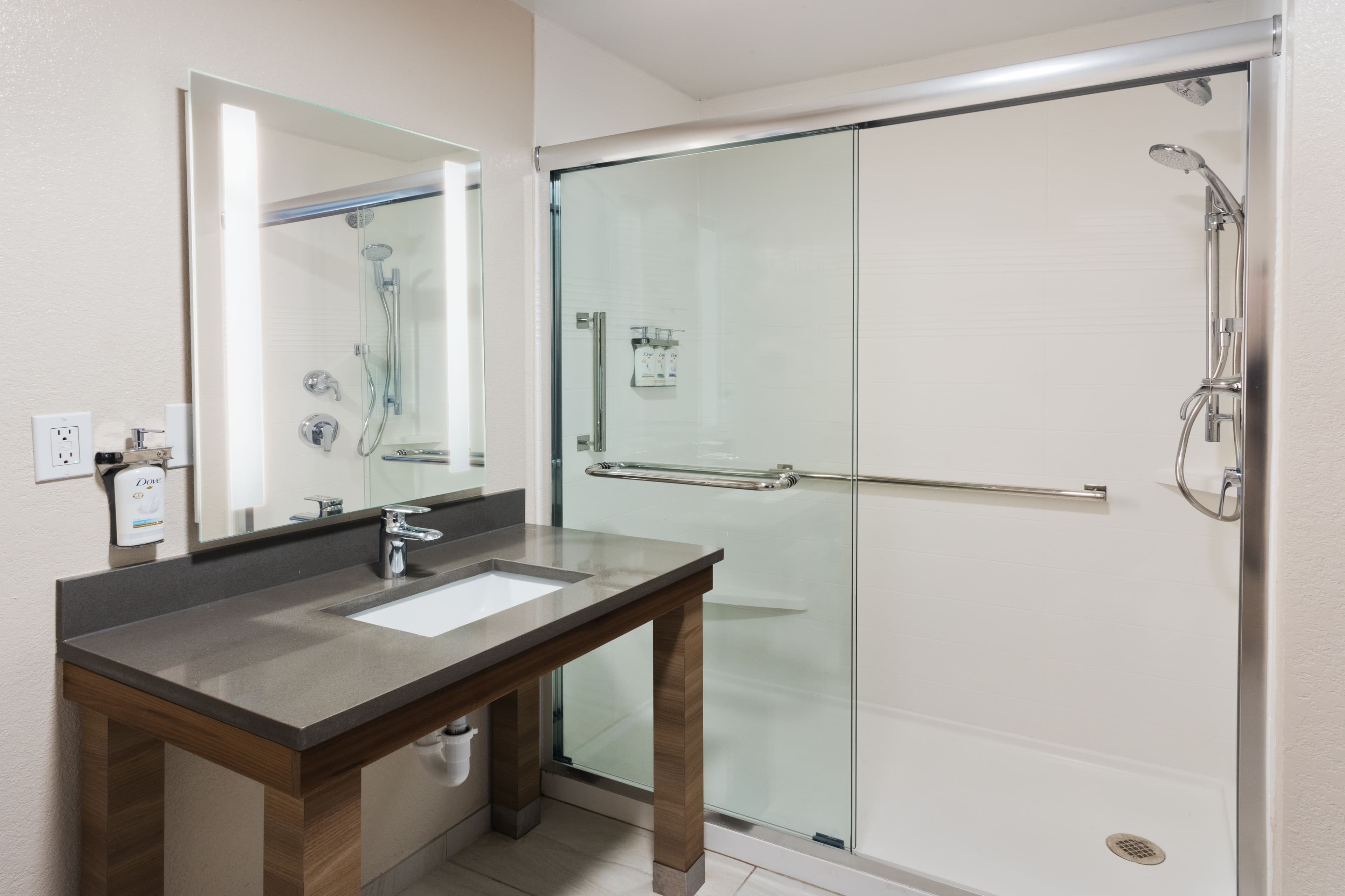 Candlewood Suites Eastchase Park - Image 2