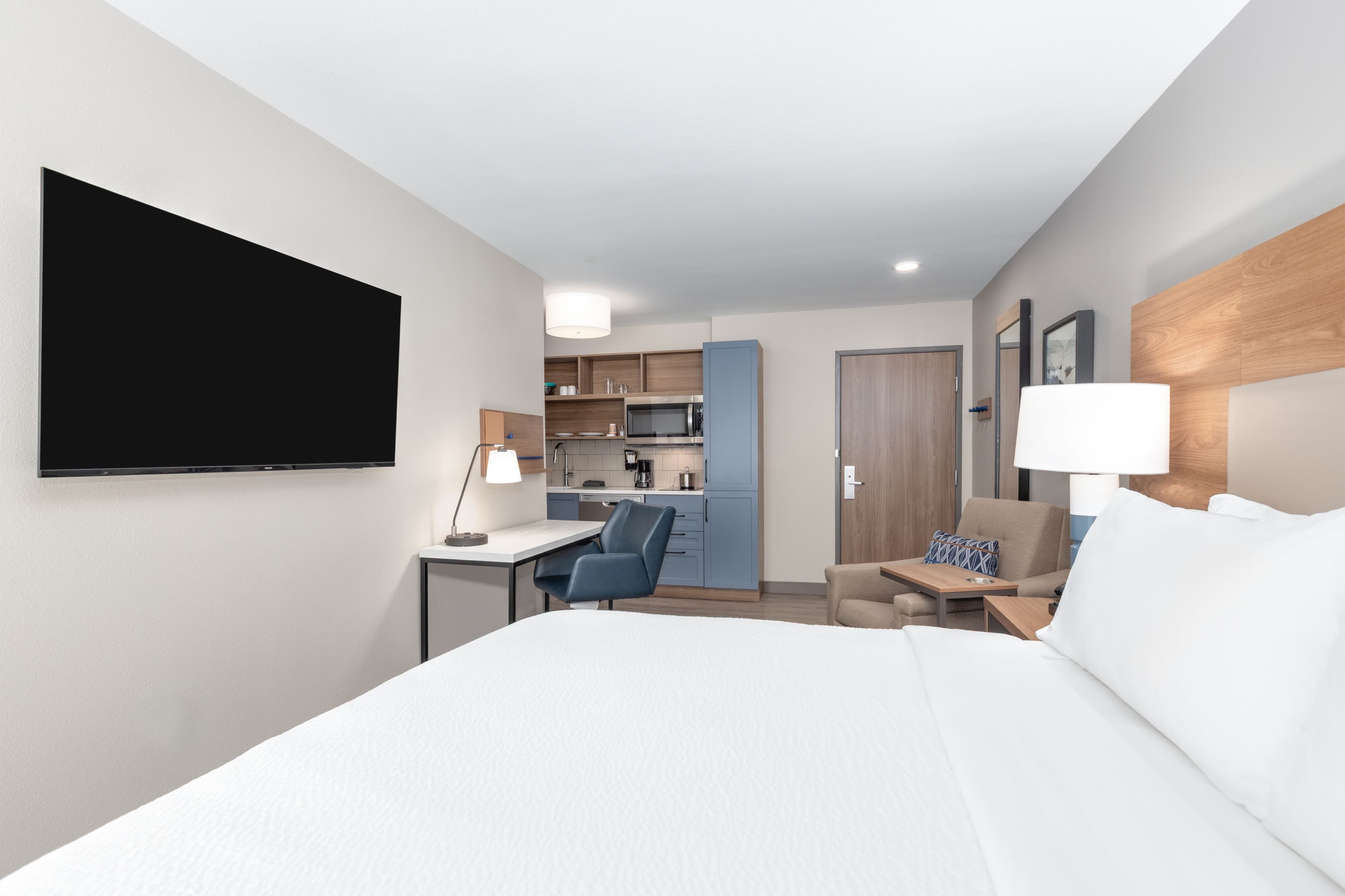 Candlewood Suites Navasota — 19