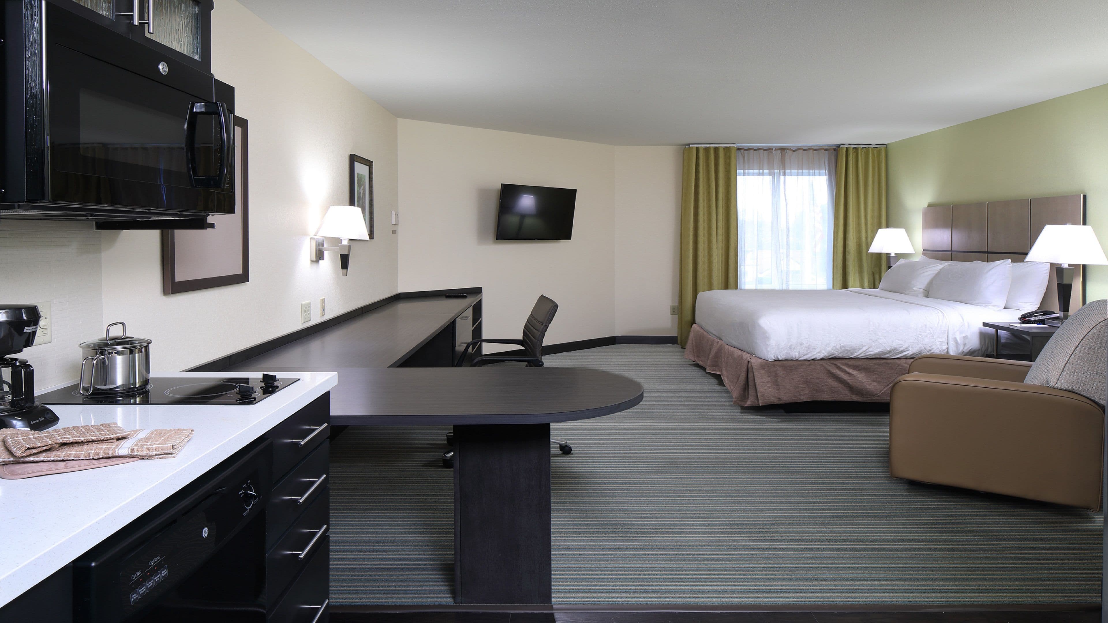 Candlewood Suites Newark South - University Area — 7