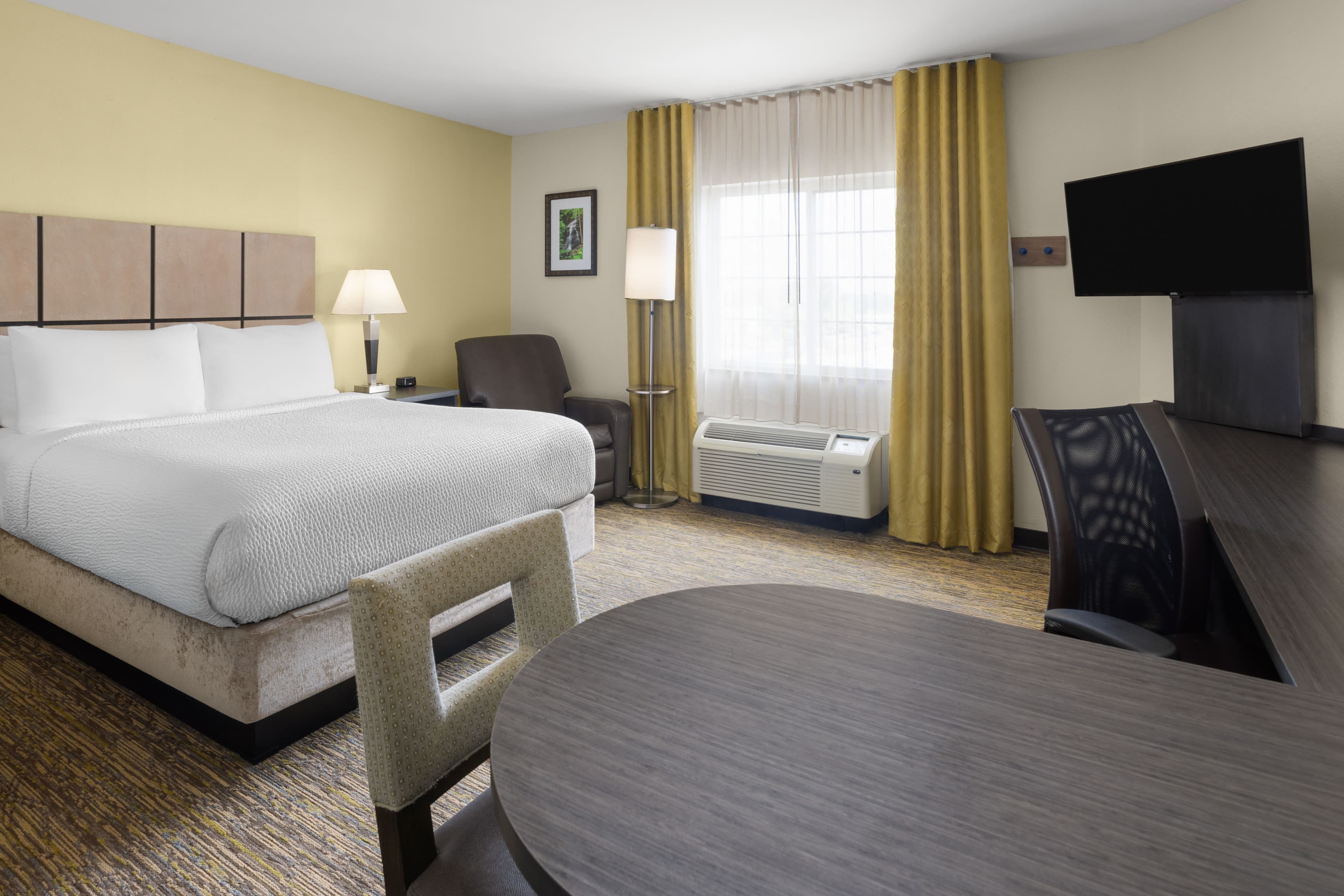 1 Queen Bed Studio Suite - Image 1