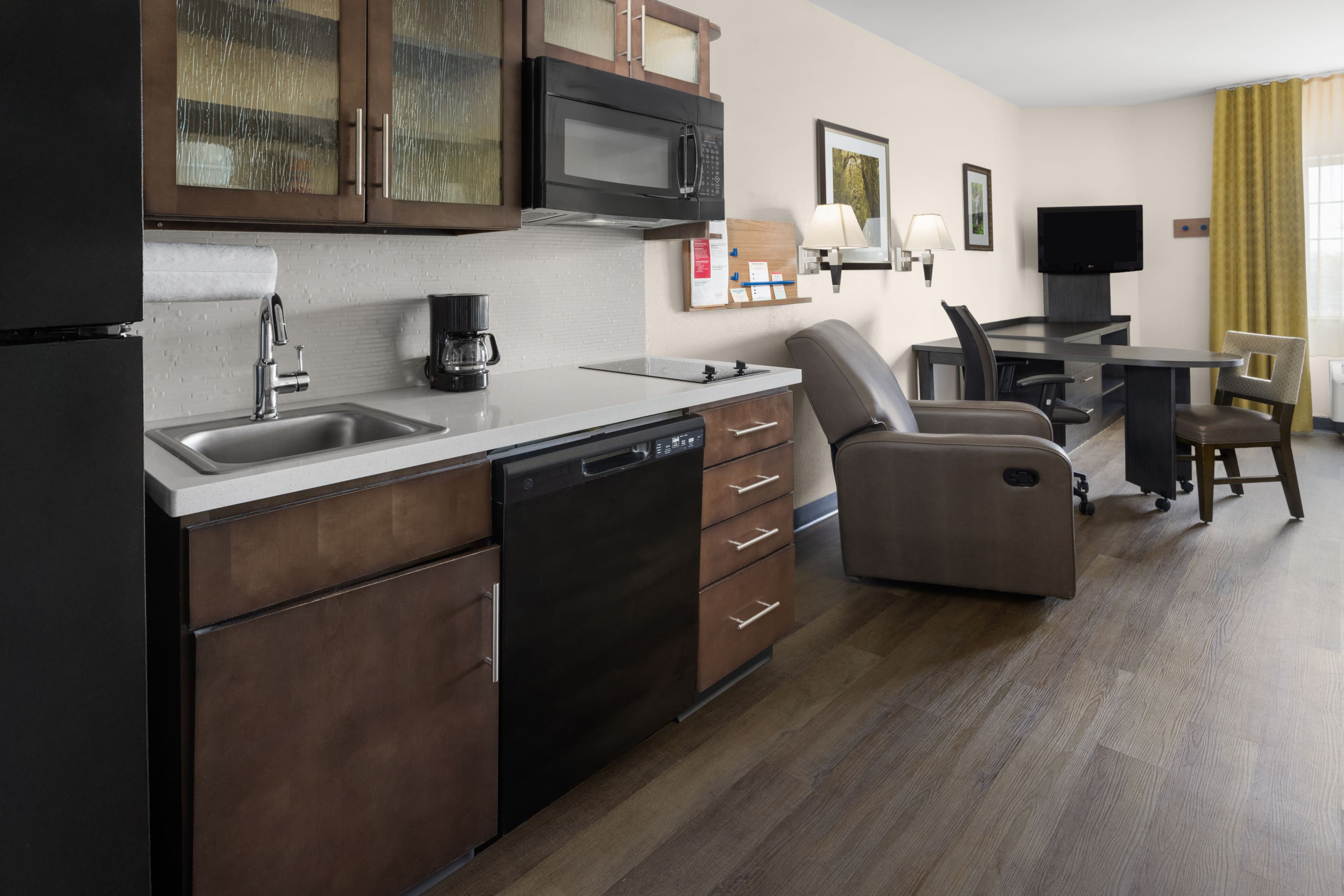 Candlewood Suites Norfolk Airport - Image 5