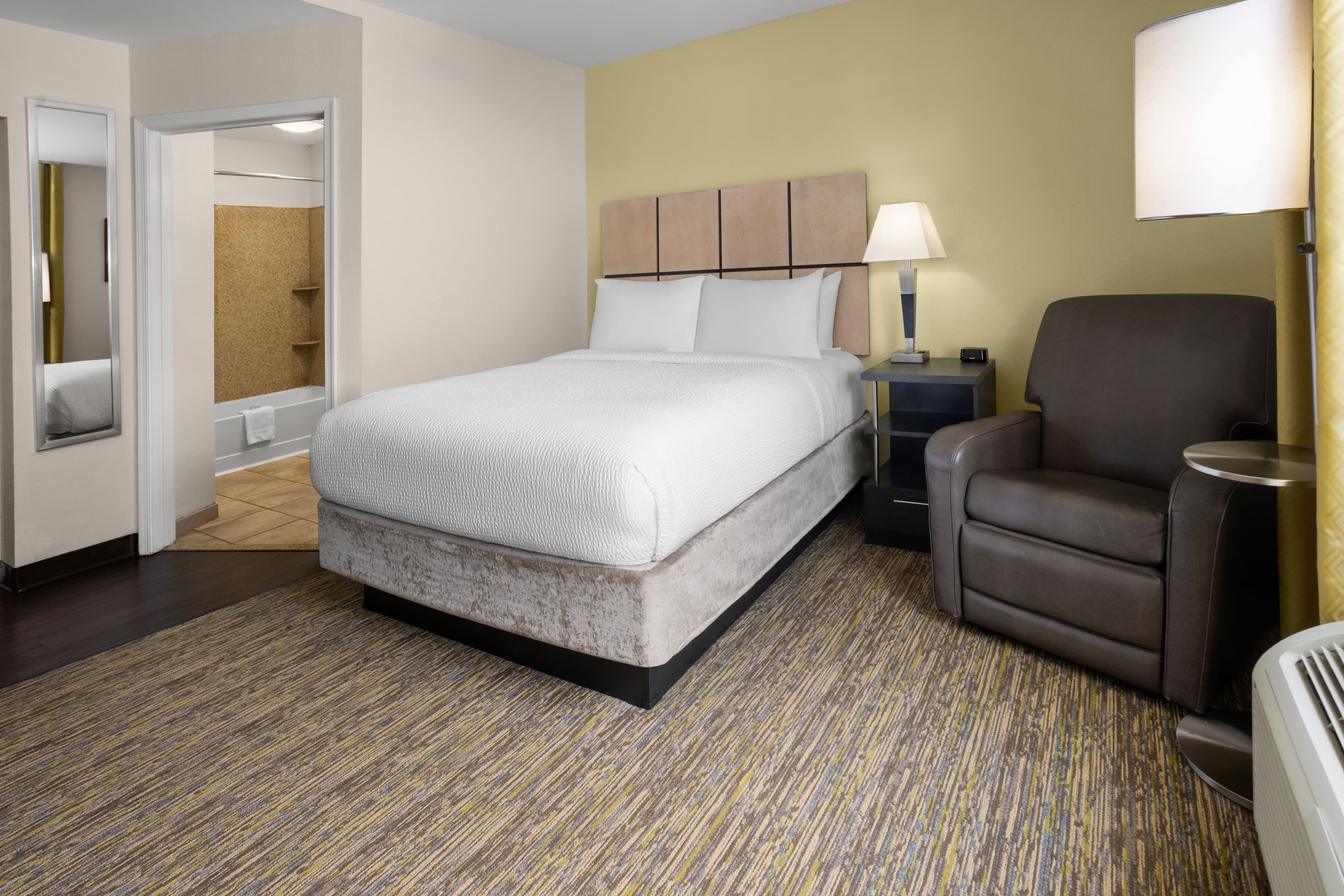 1 Queen Bed Studio Suite - Image 3