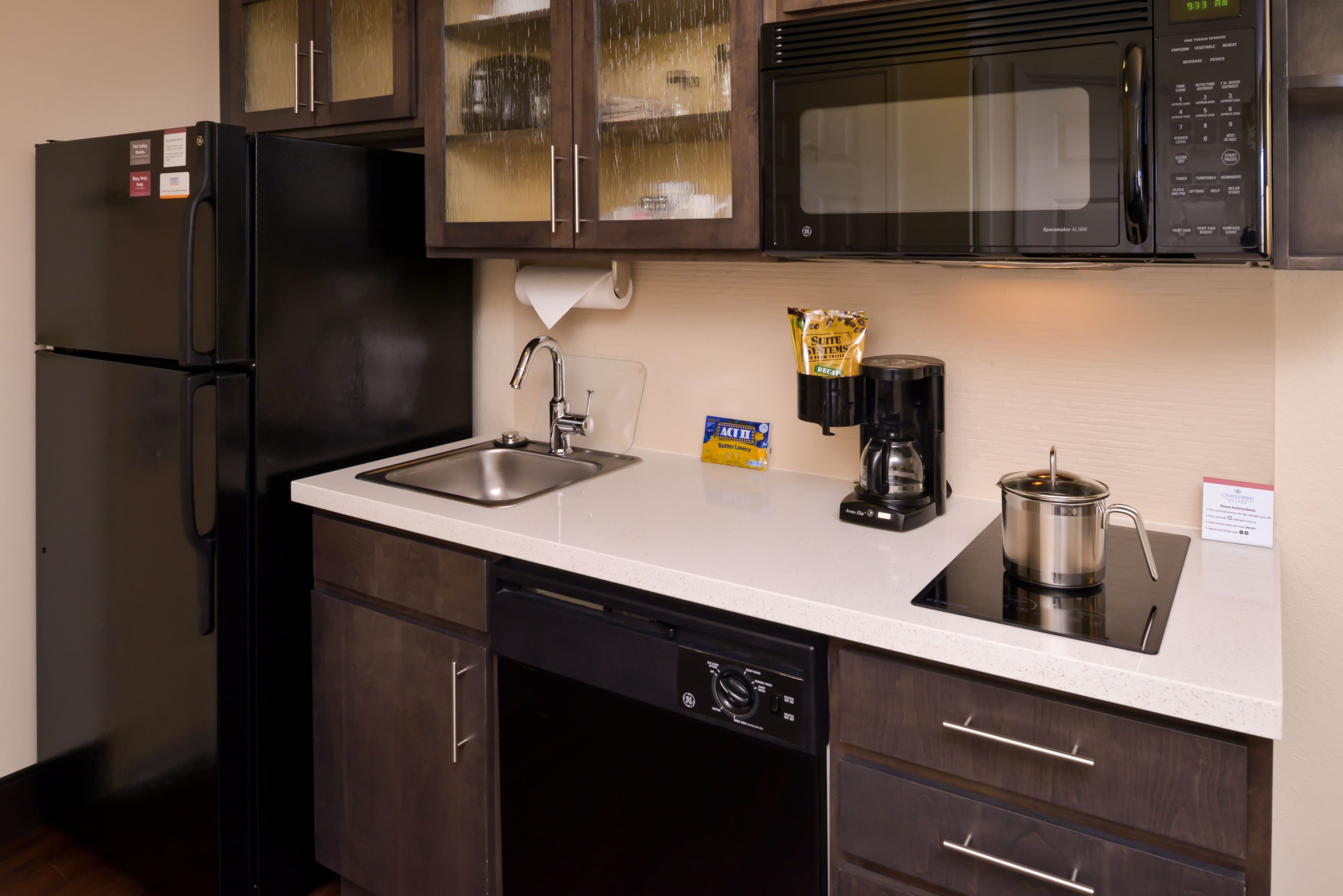 Candlewood Suites Bloomington-Normal - Image 2