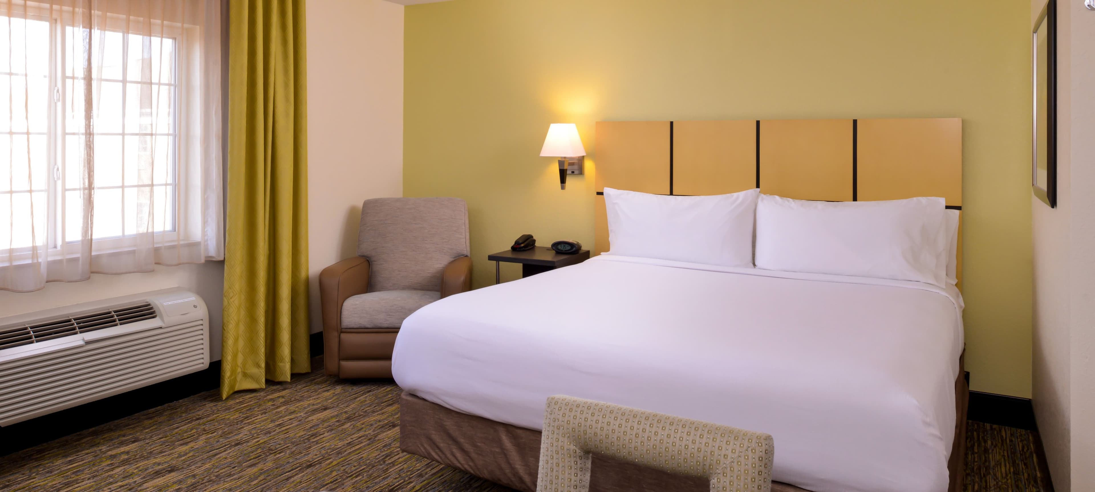 Candlewood Suites Bloomington-Normal - Image 5