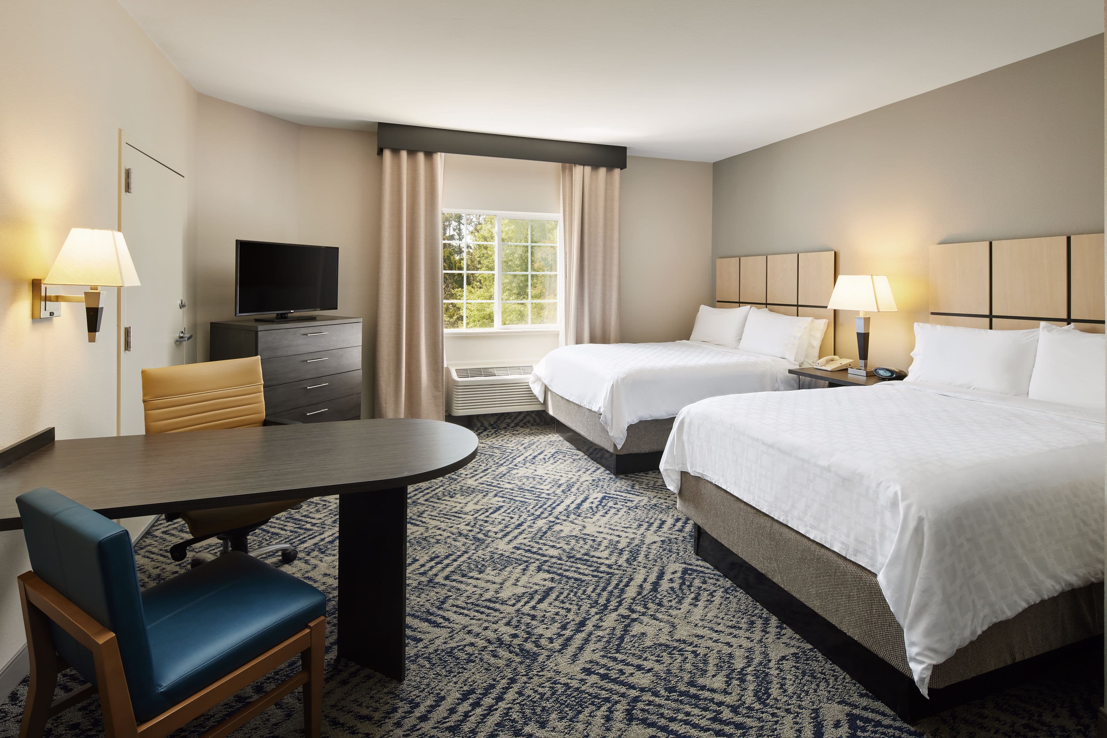Candlewood Suites Charleston - Northwoods — 10