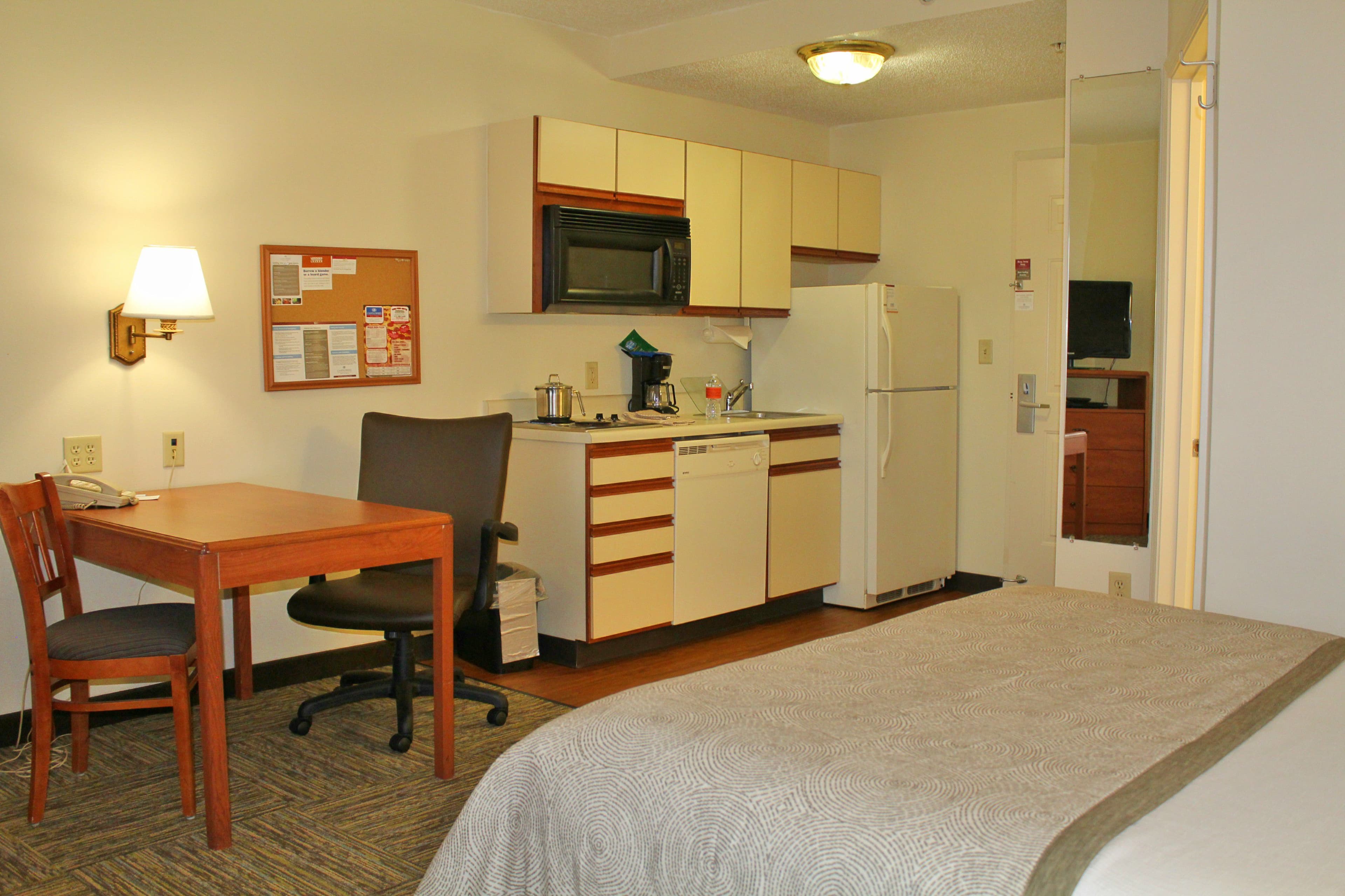 Candlewood Suites Syracuse-Airport — 8