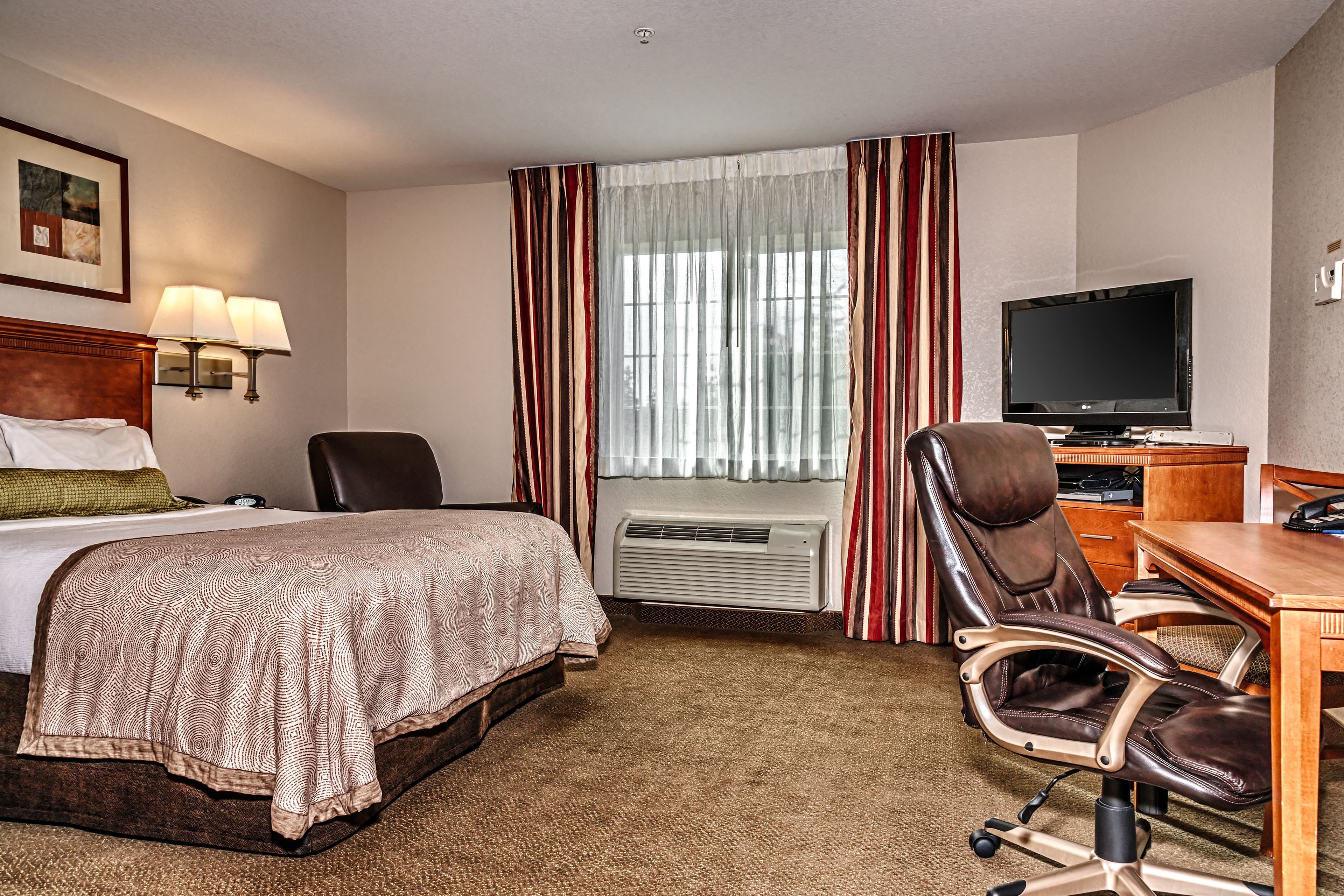 Candlewood Suites Oak Harbor - Image 4