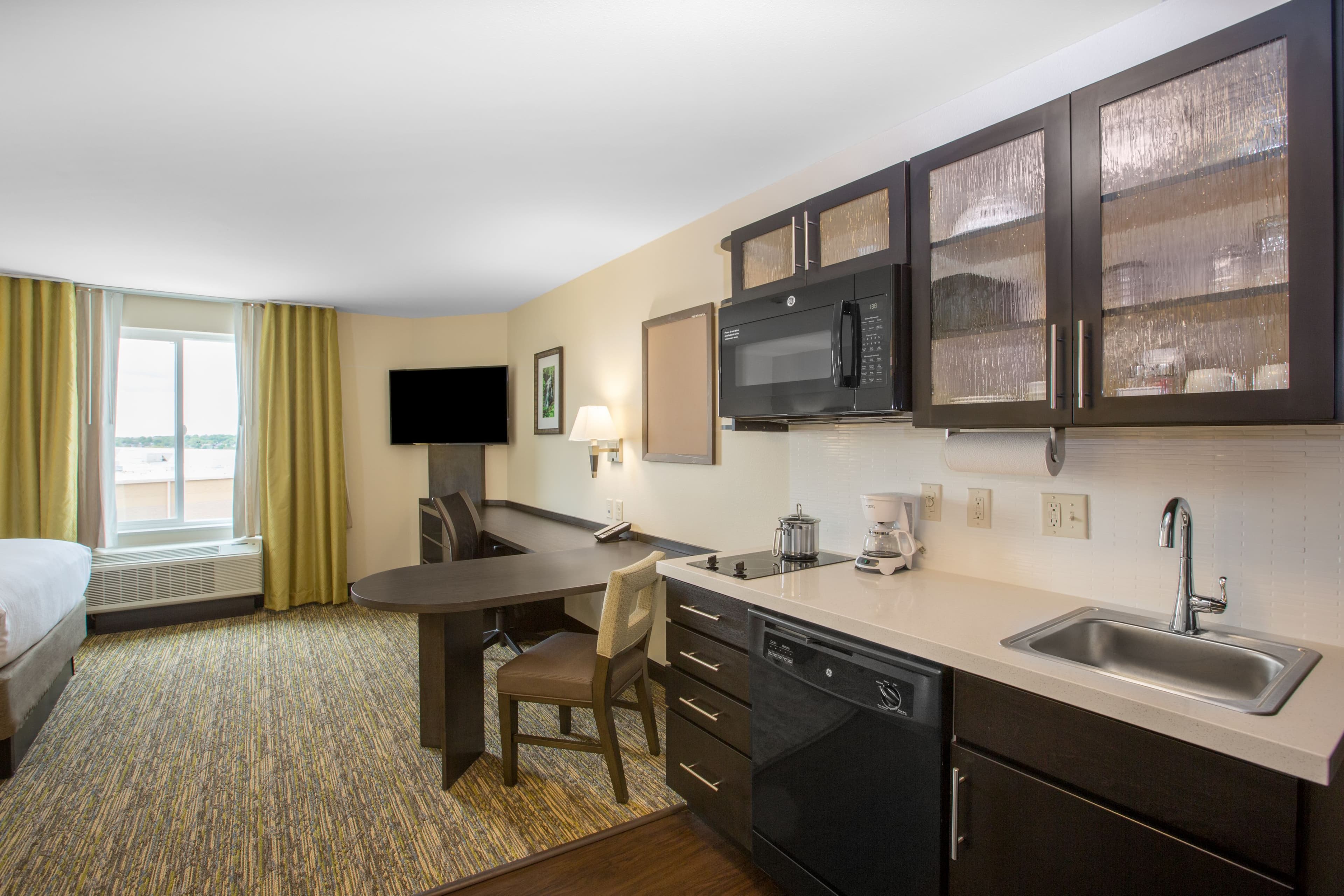 Candlewood Suites Omaha - Millard Area — 8