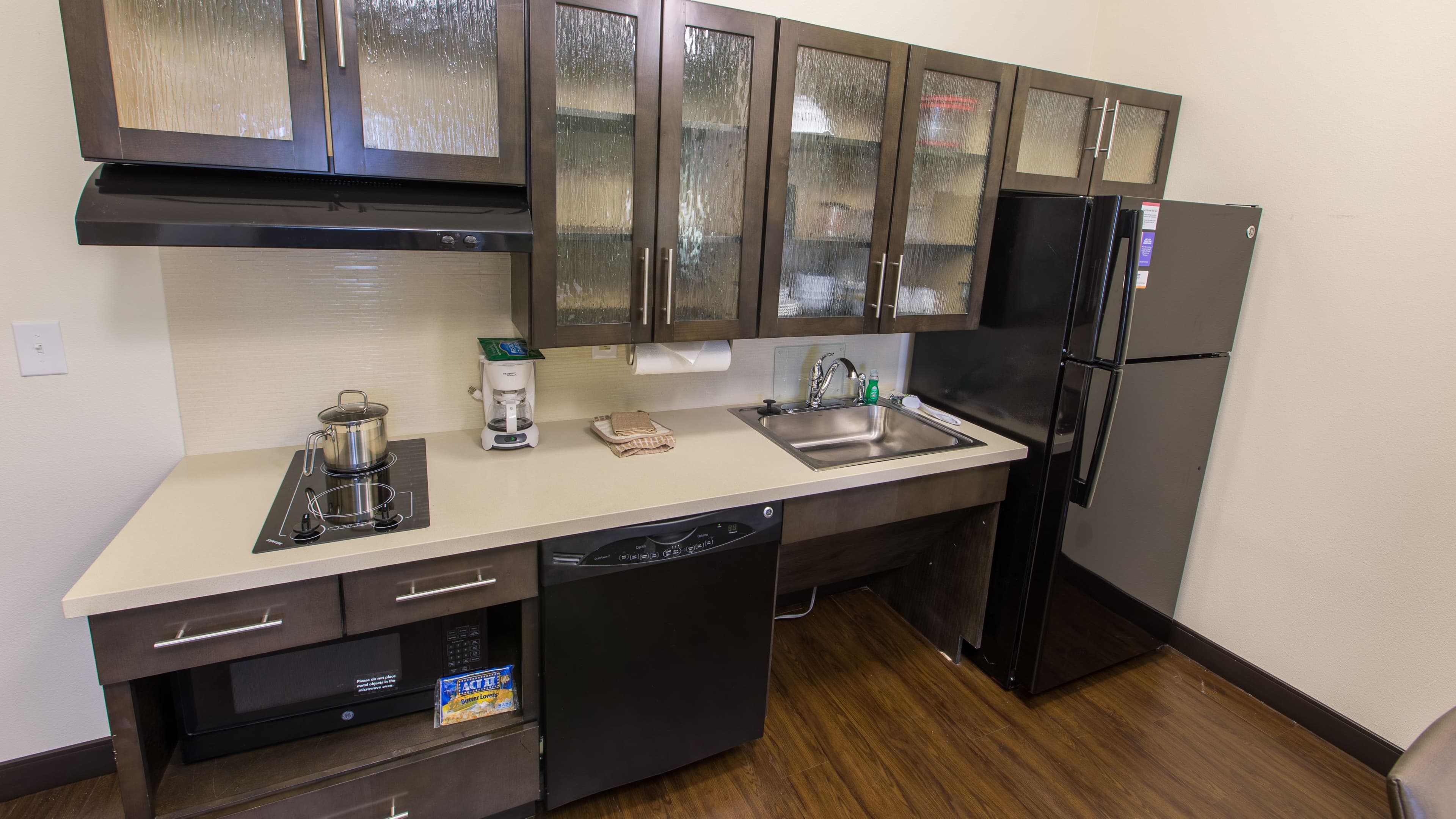 Candlewood Suites Overland Park - W 135th St. — 12