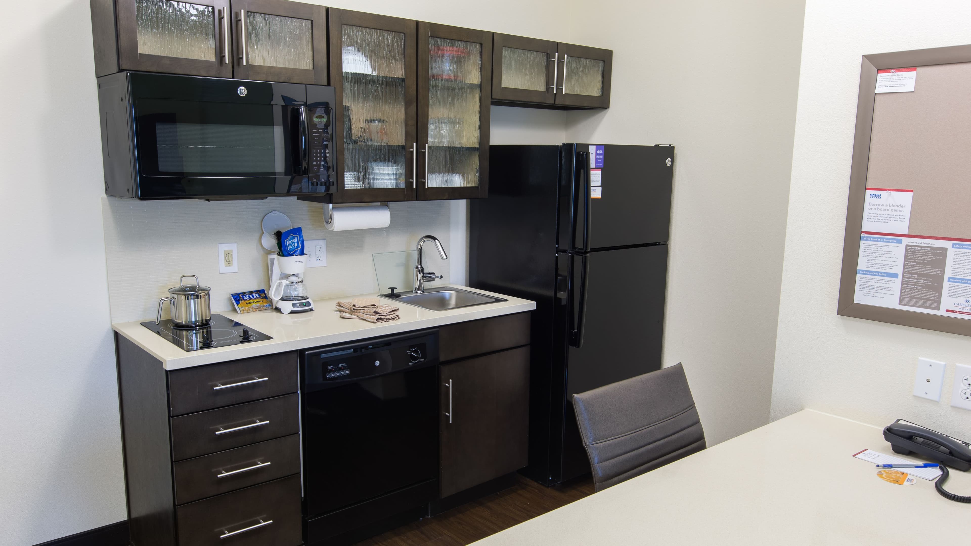 Candlewood Suites Overland Park - W 135th St. — 8