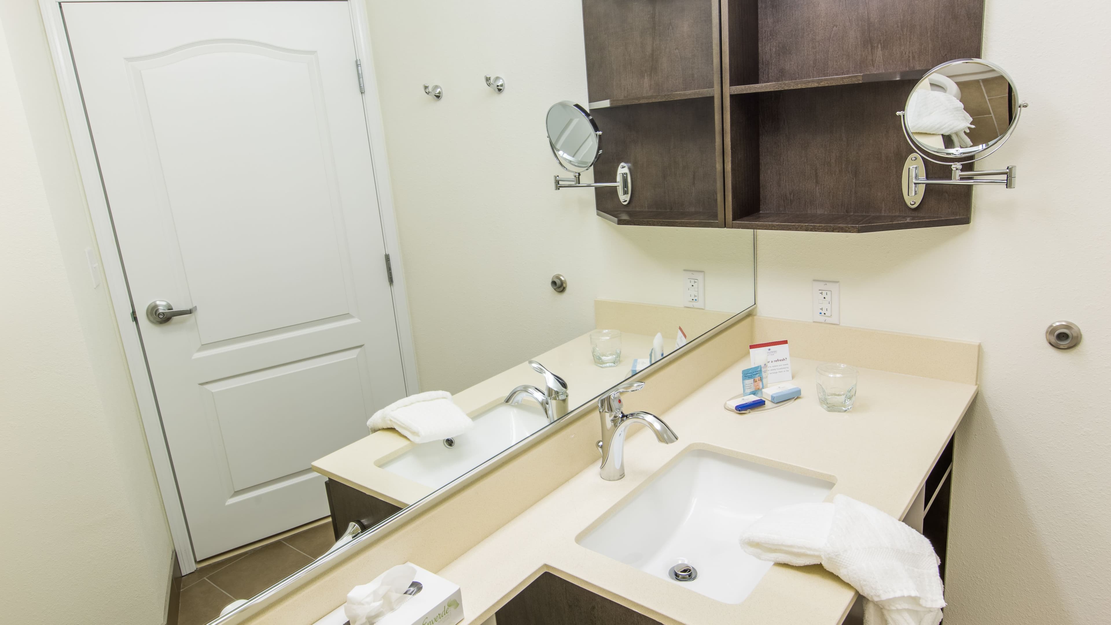 Candlewood Suites Overland Park - W 135th St. — 11