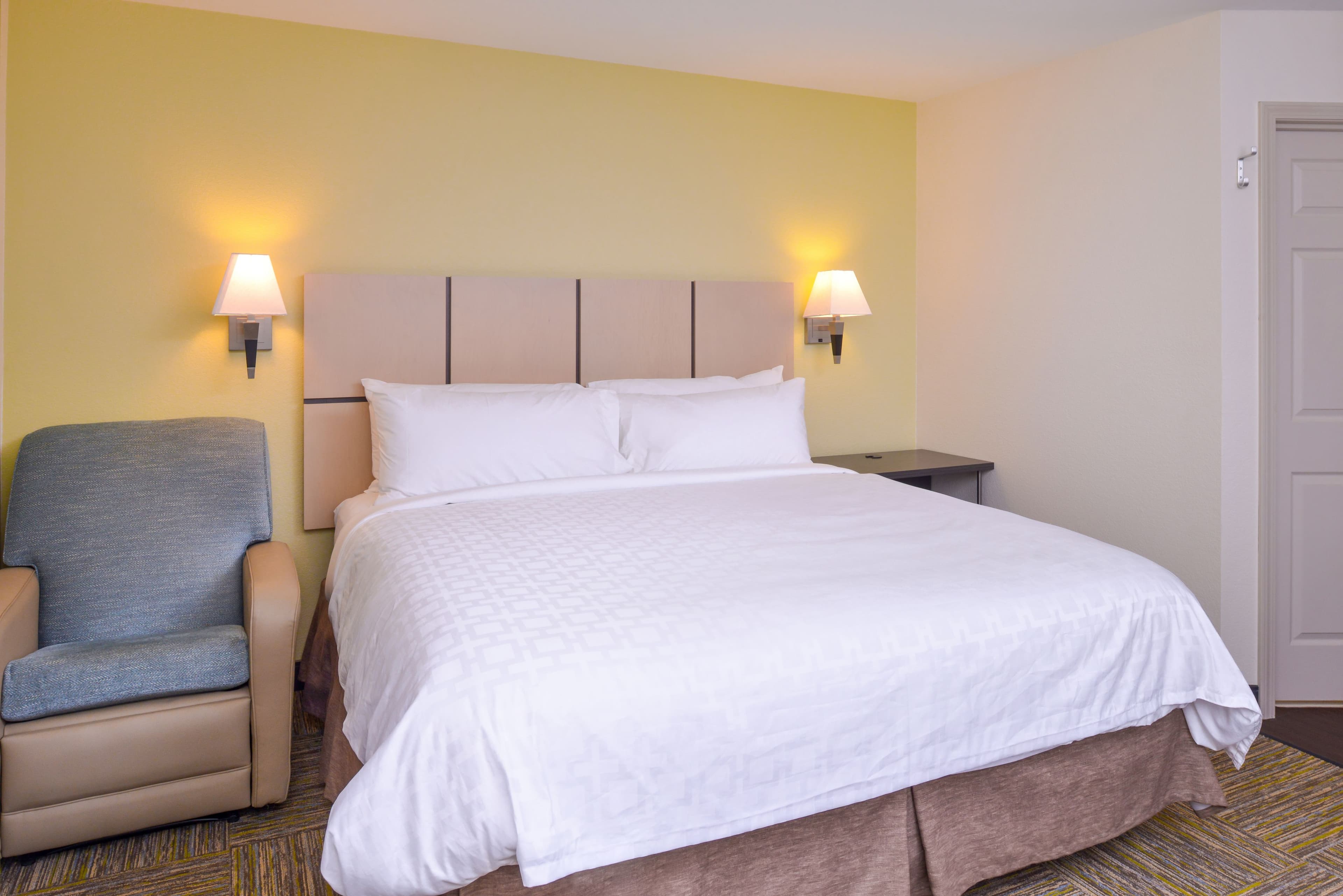 Candlewood Suites Paducah — 16