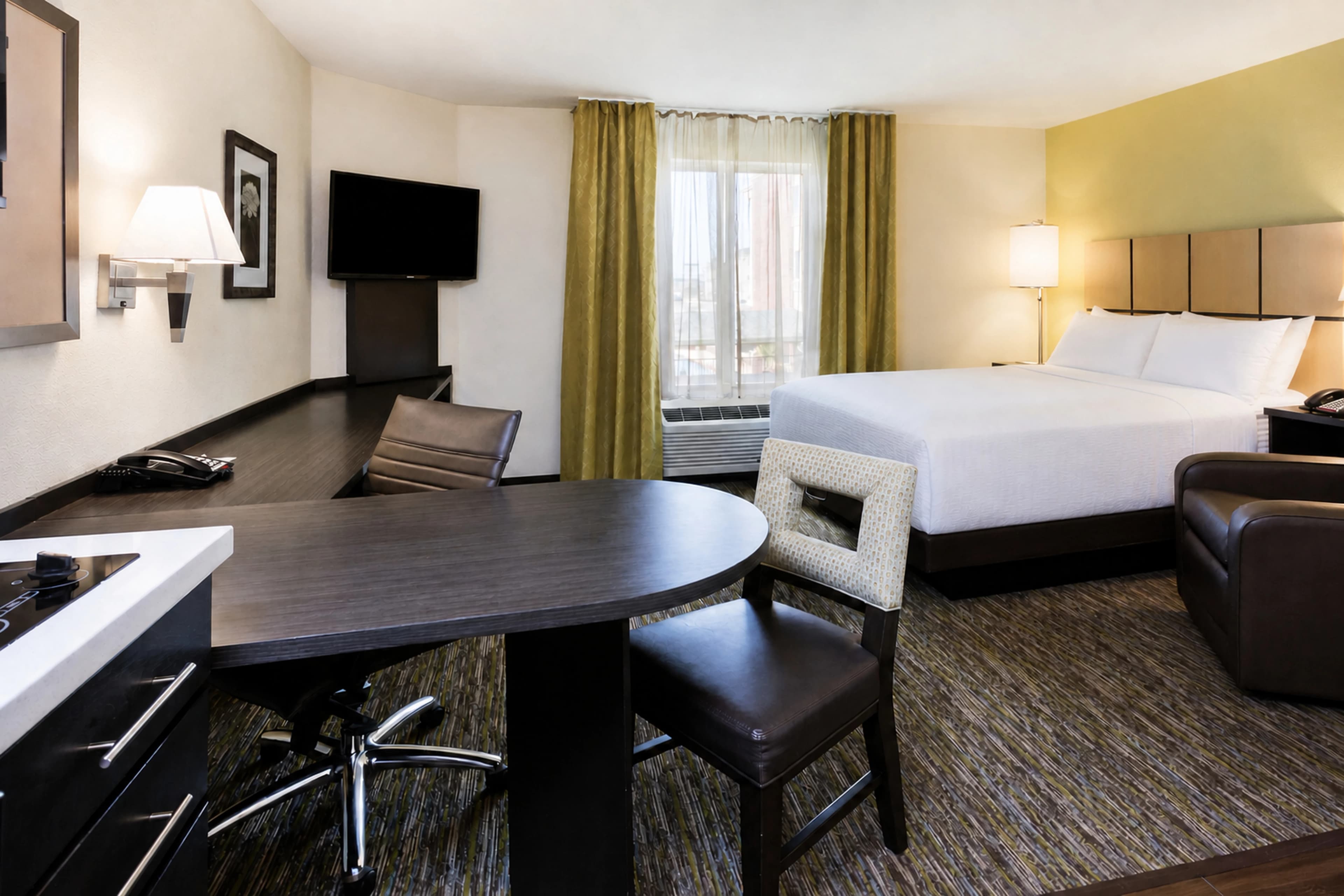 Candlewood Suites Pearl — 4