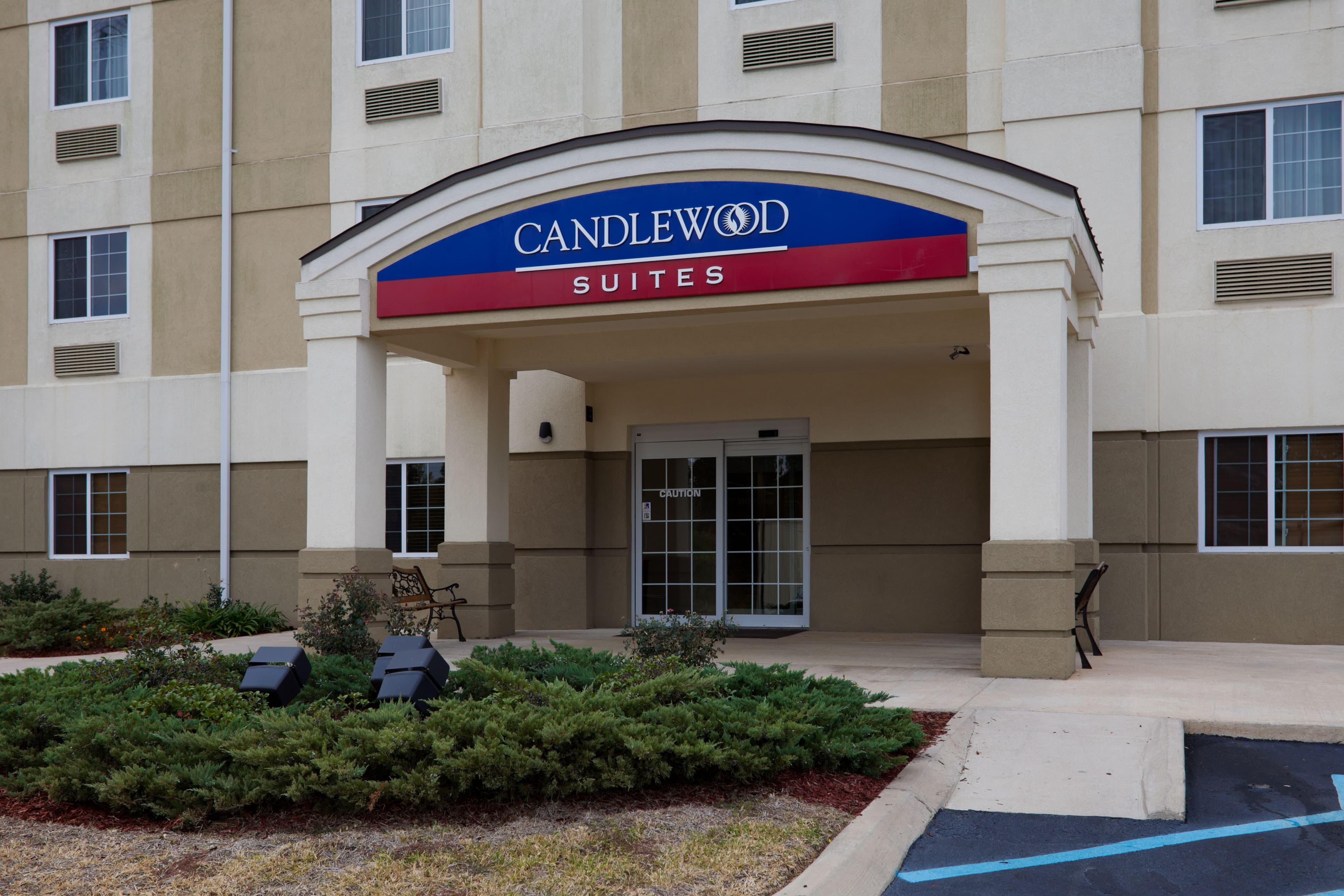 Candlewood Suites Pearl - Image 1