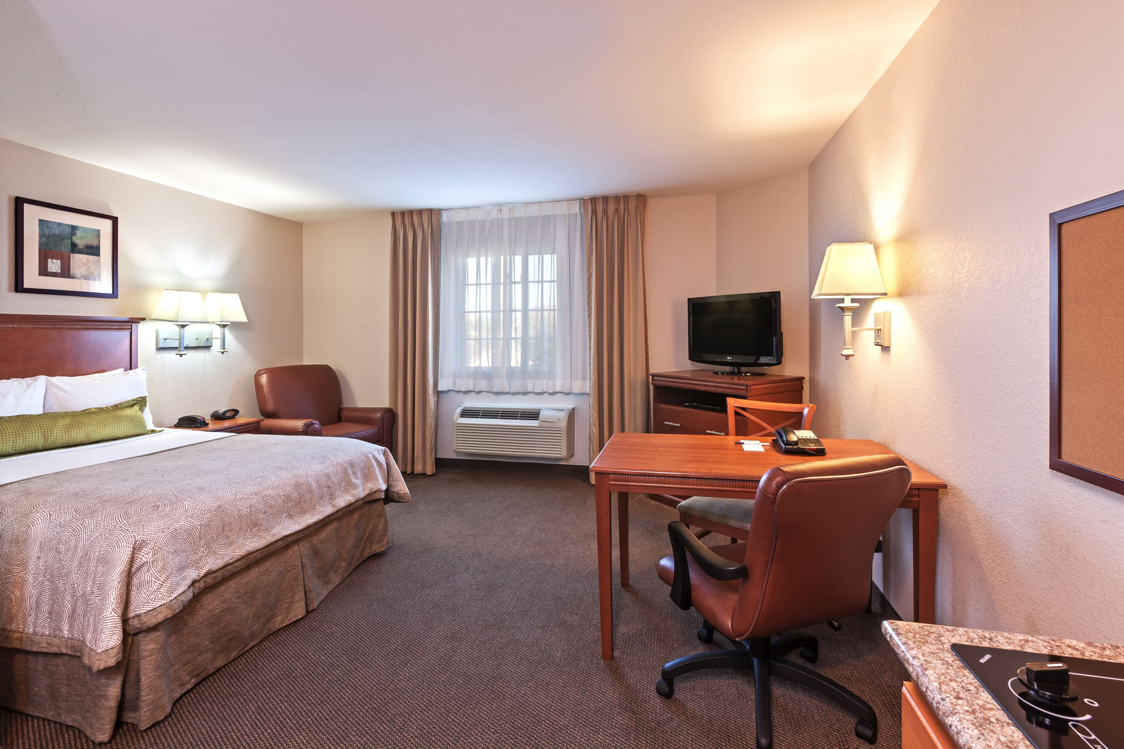Candlewood Suites Pearland - Image 2