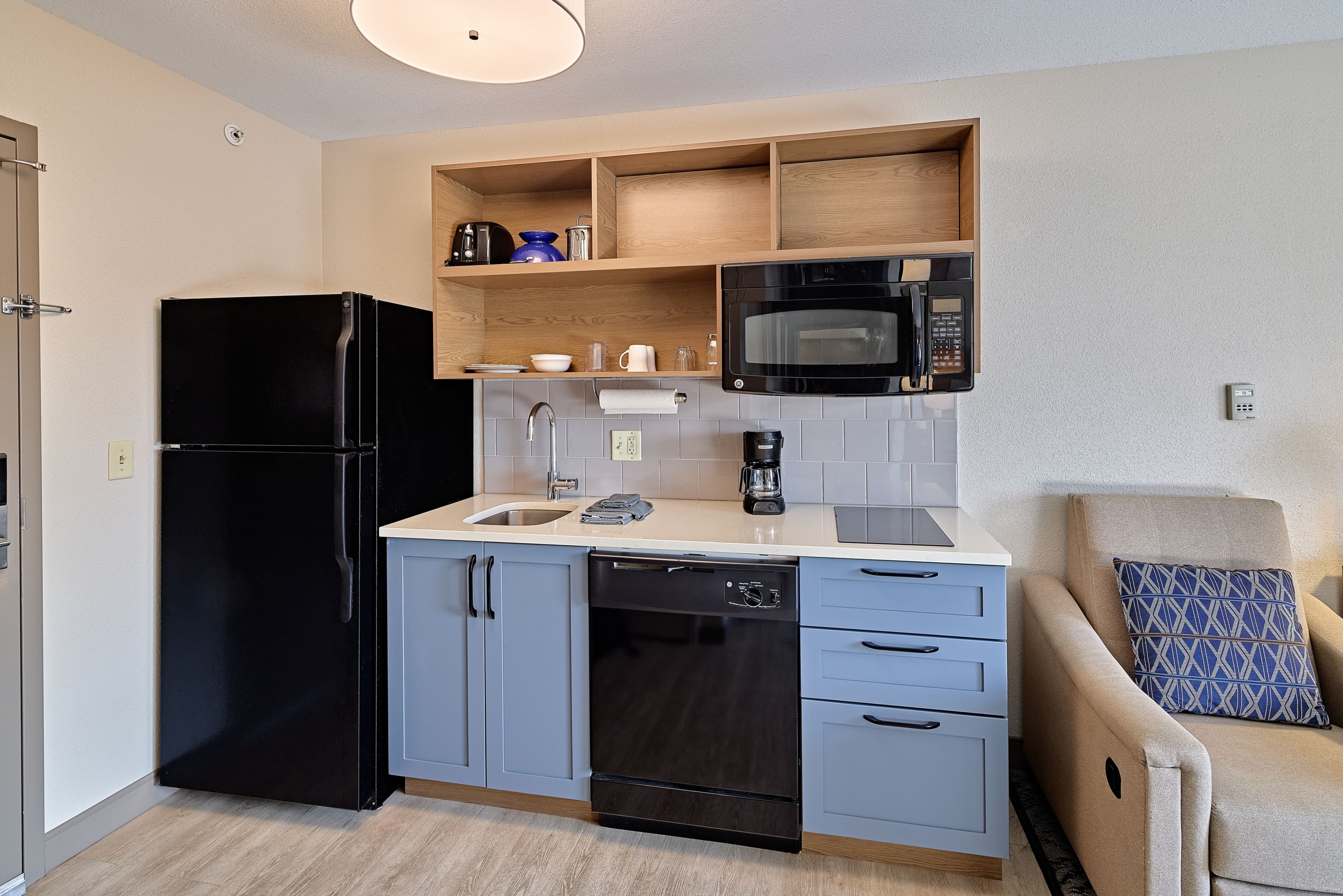 1 Queen Studio Suite - Image 3
