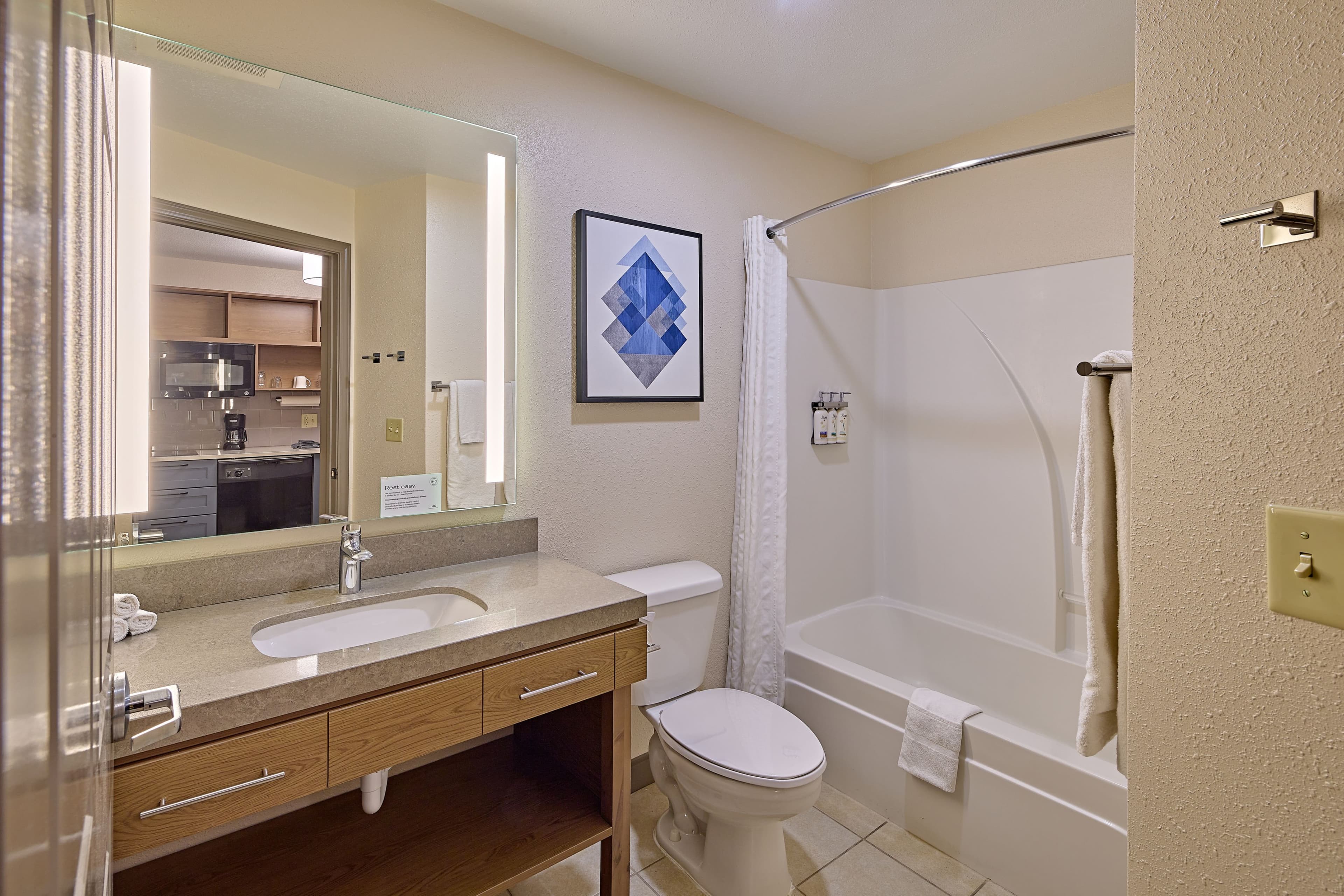 1 Queen Studio Suite - Image 4
