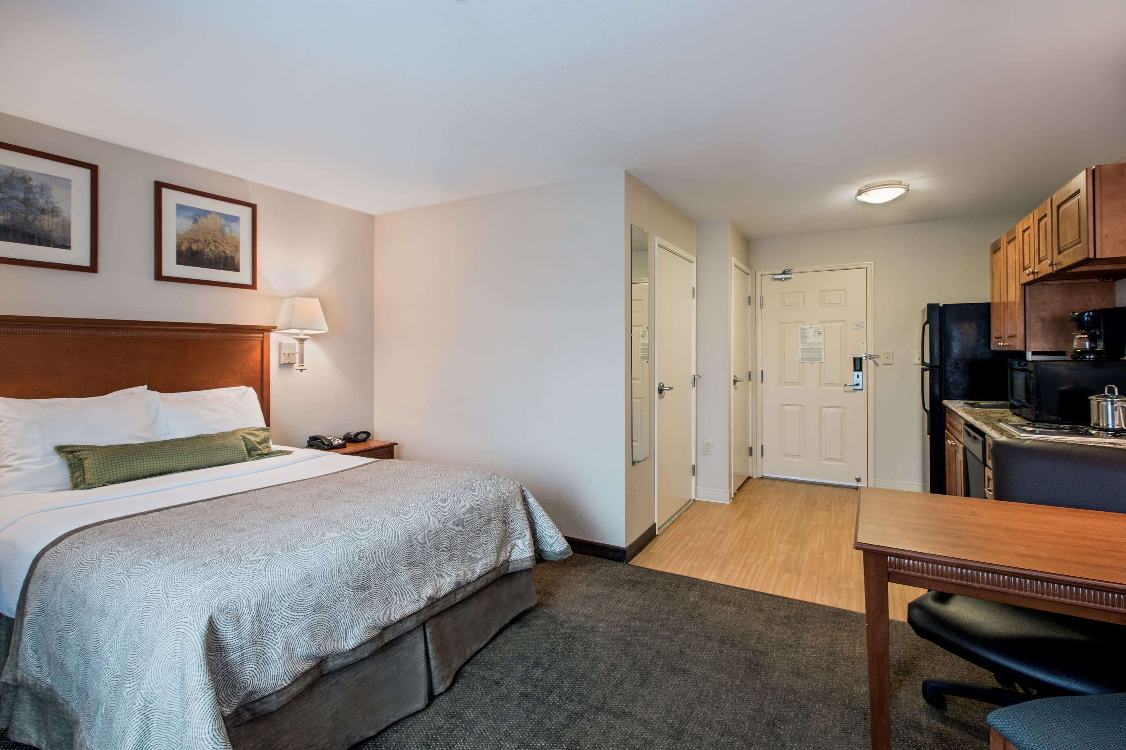Candlewood Suites Perrysburg — 10