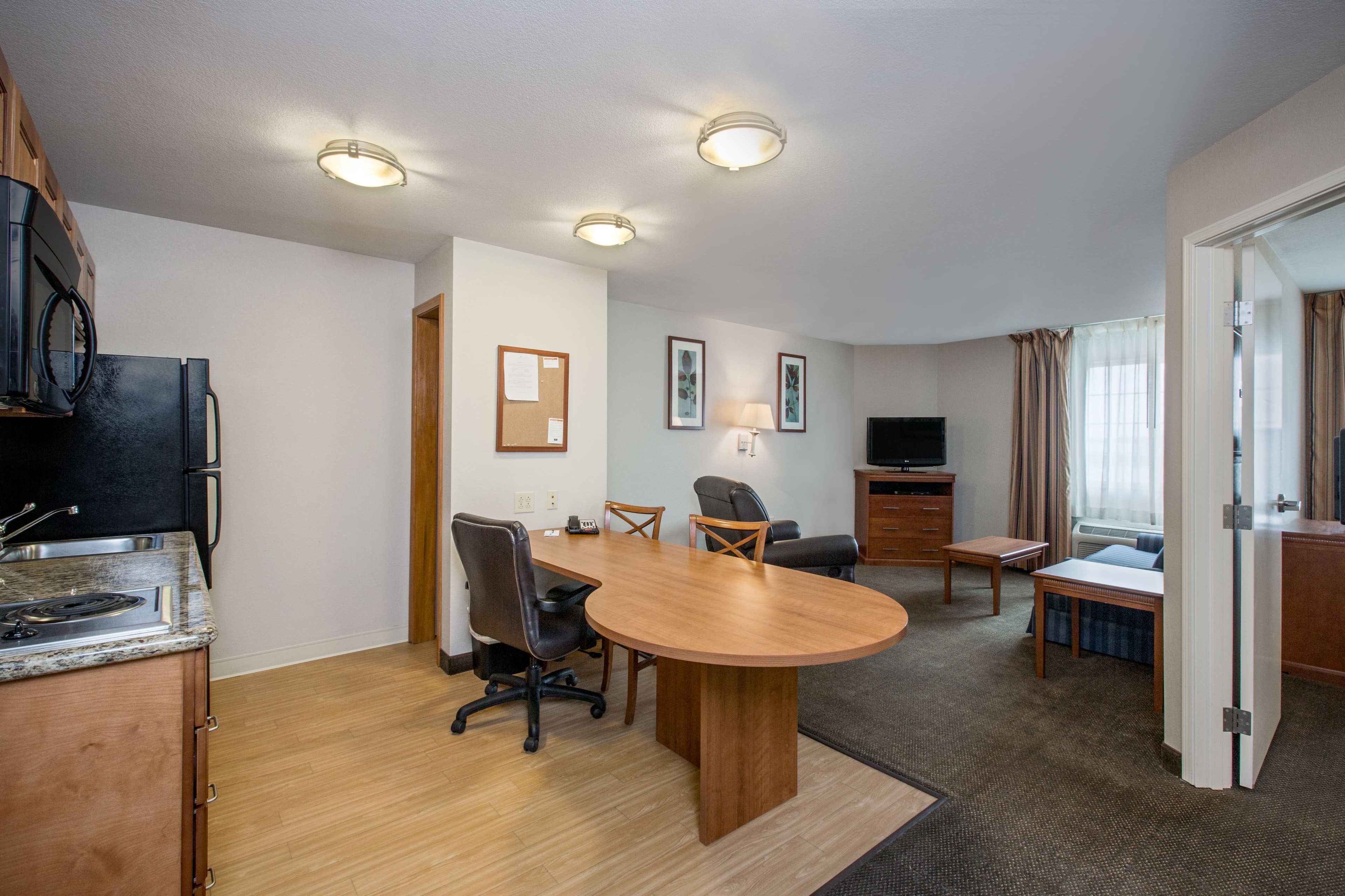 Candlewood Suites Perrysburg — 12
