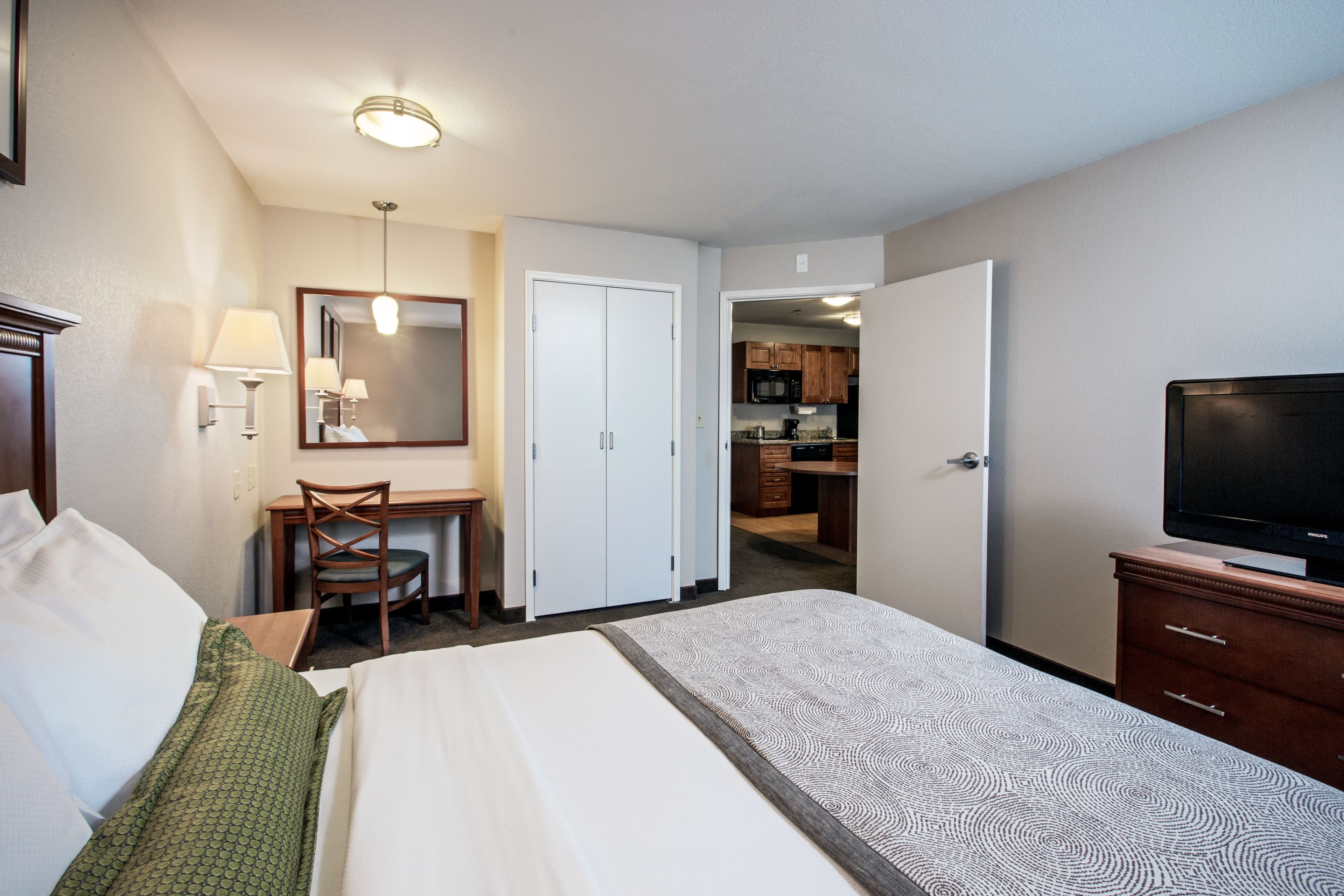 Candlewood Suites Perrysburg — 14