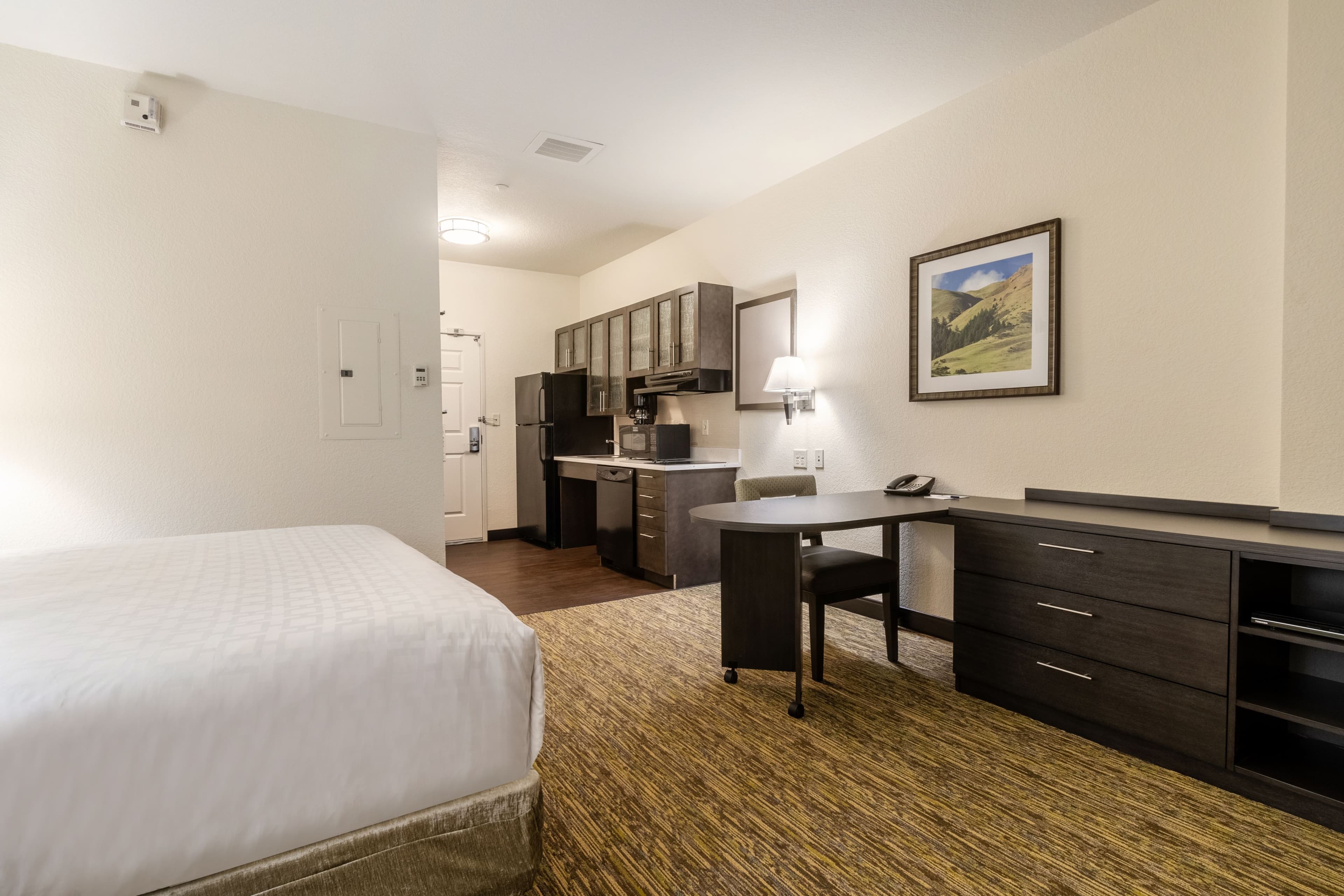 Candlewood Suites Portland-Airport - Image 3