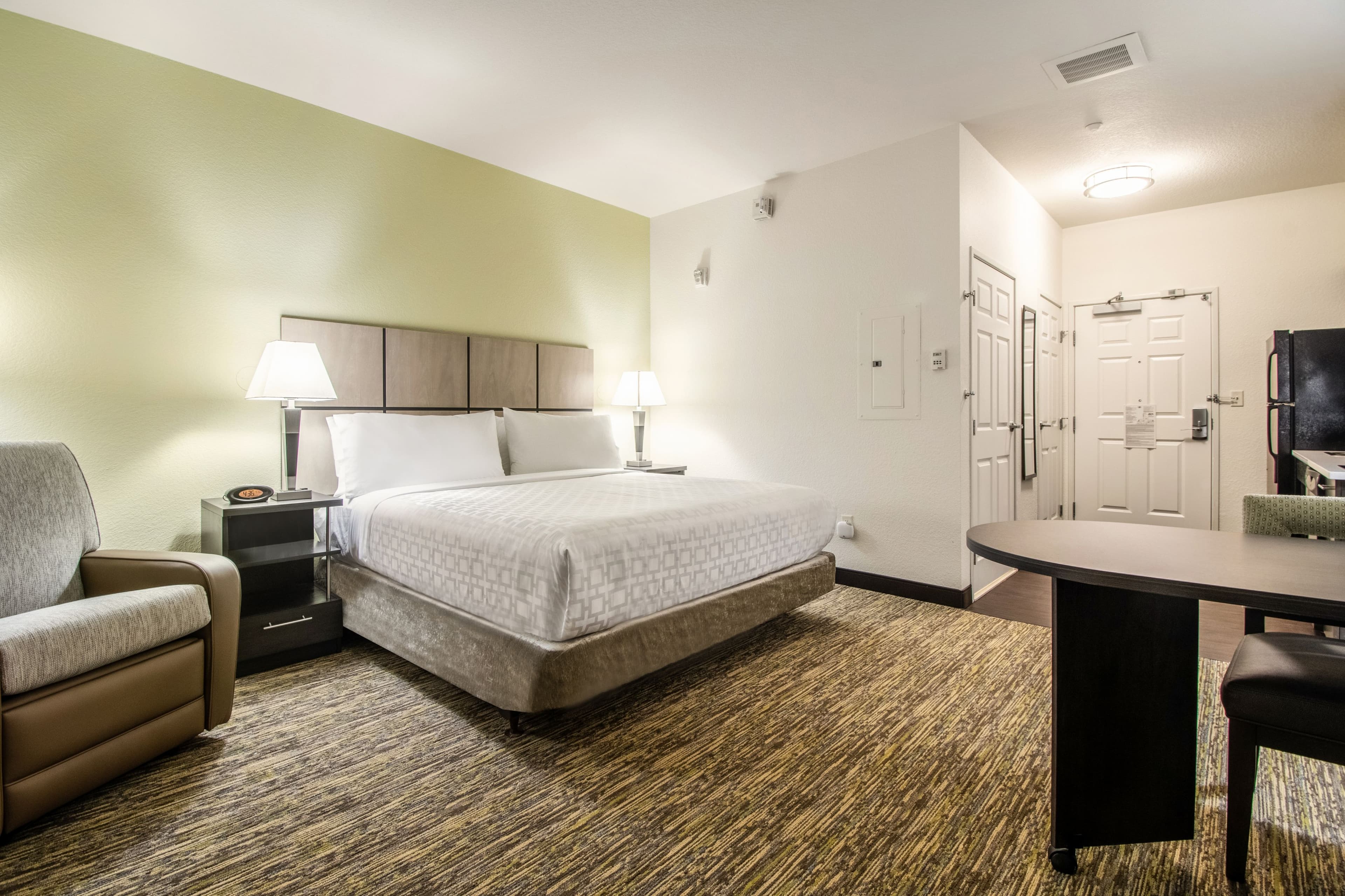 Candlewood Suites Portland-Airport - Image 4