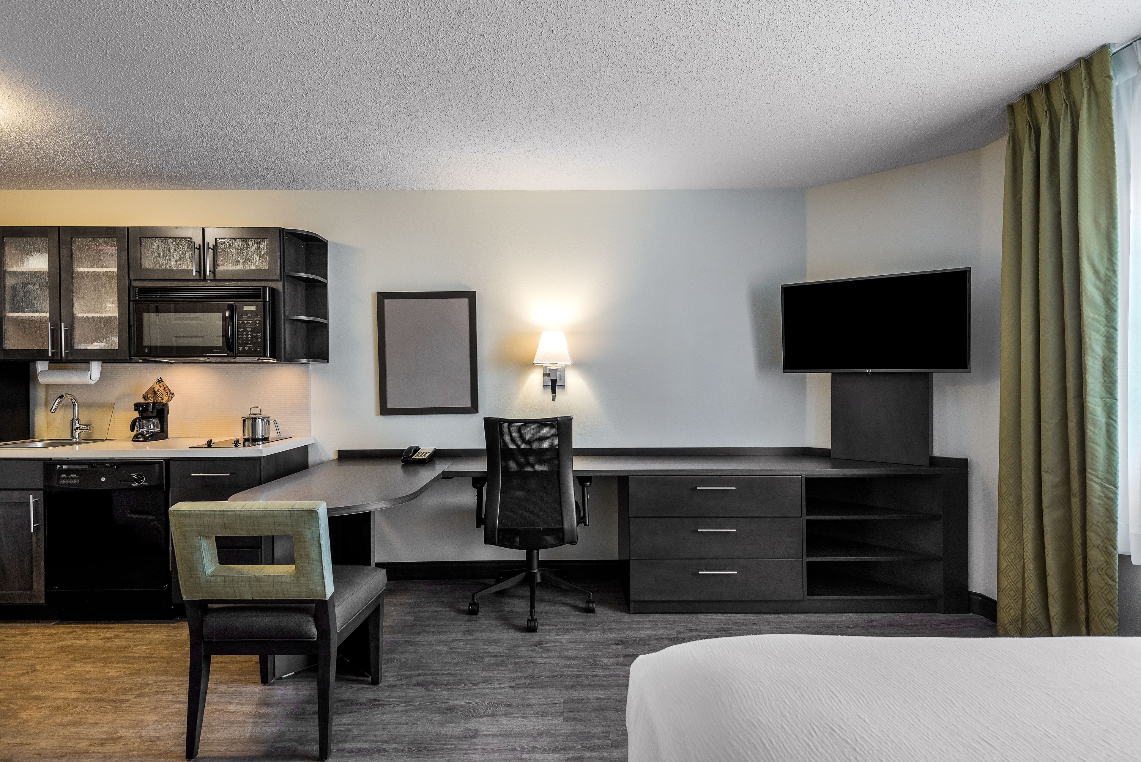 Candlewood Suites Raleigh Crabtree - Image 2