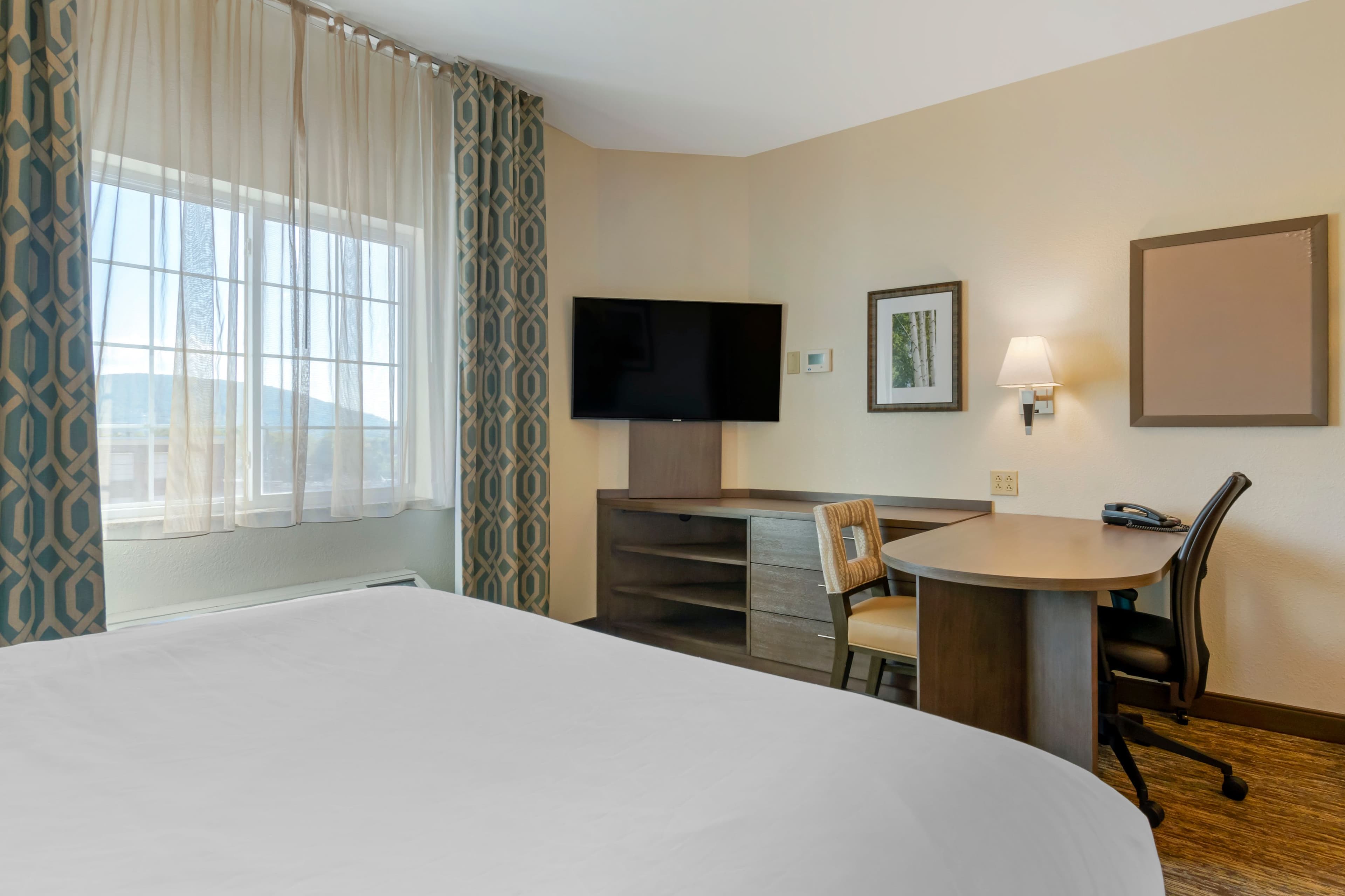 Candlewood Suites Reading - Image 2