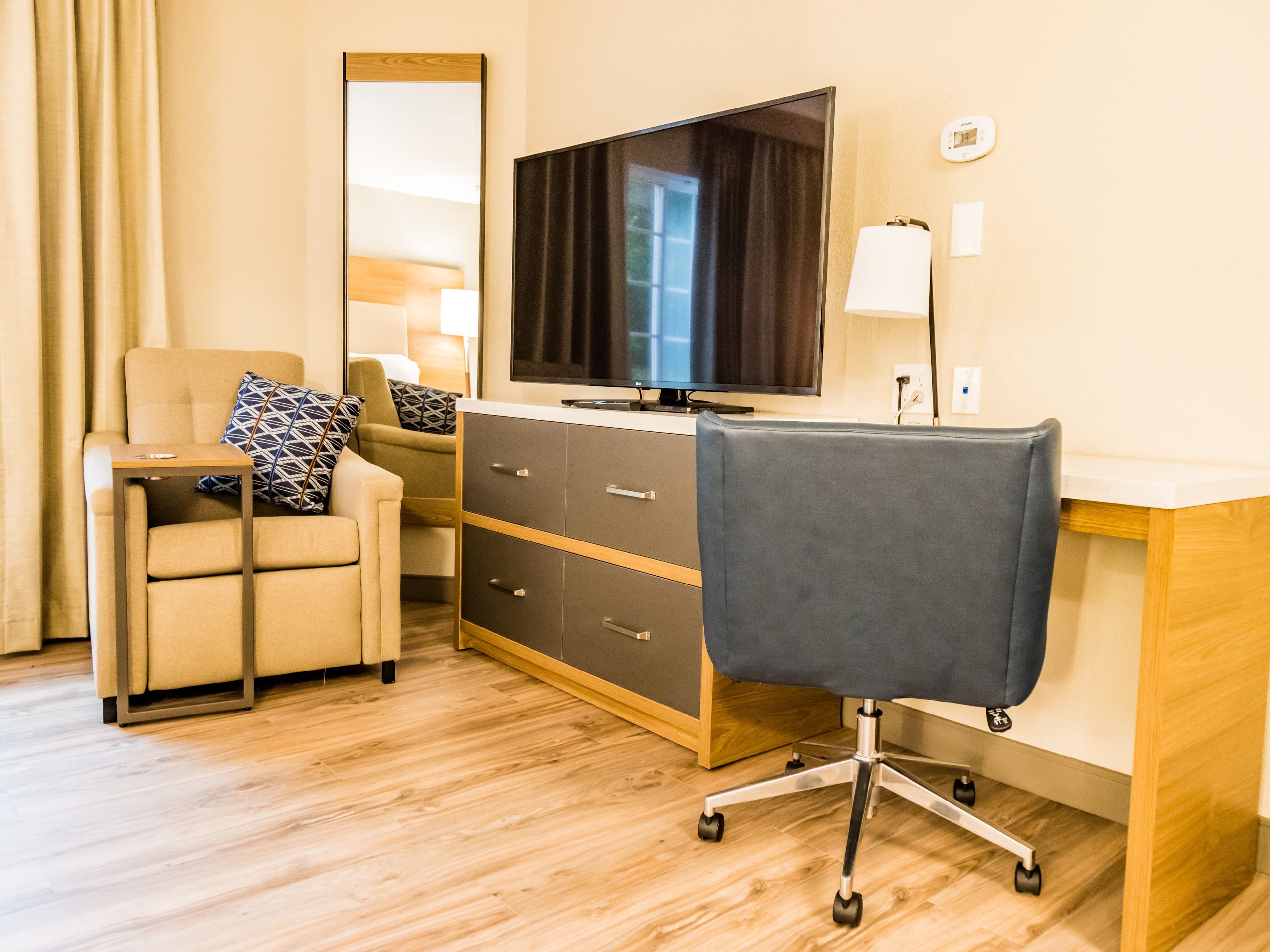Candlewood Suites Richmond-South - Image 5