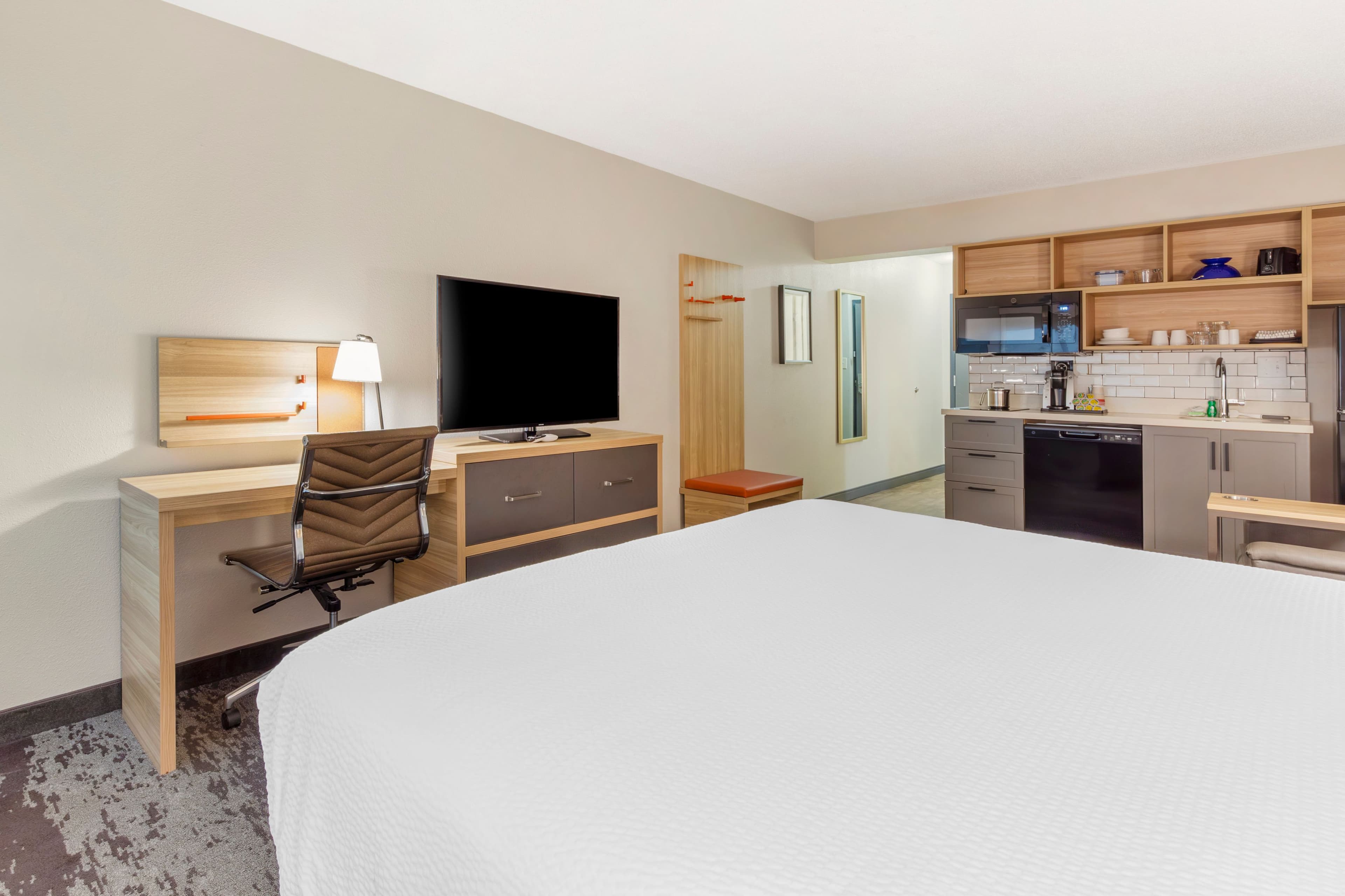 Candlewood Suites Roanoke Airport - Image 4