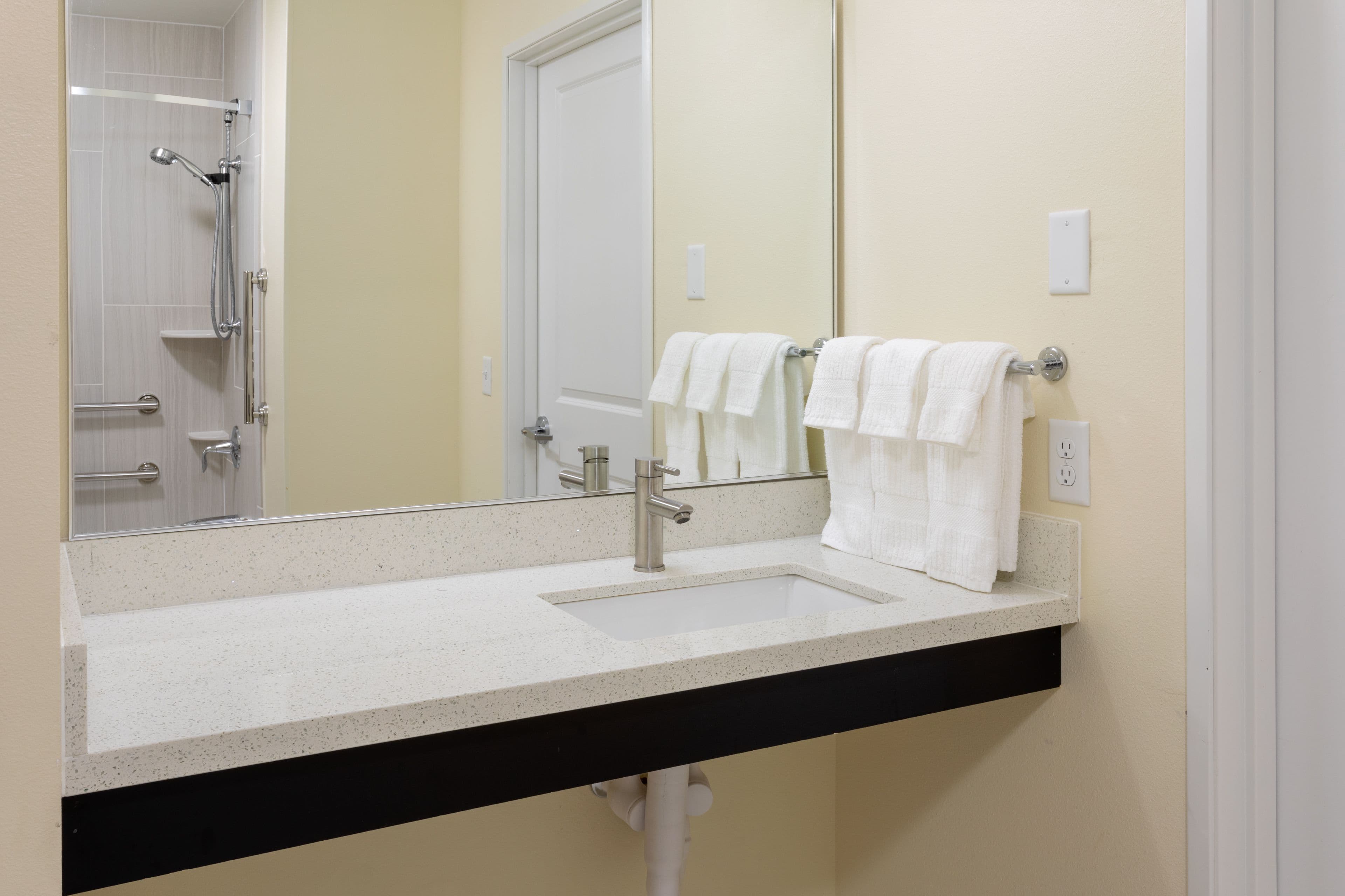 Candlewood Suites Rochester Mayo Clinic Area - Image 5