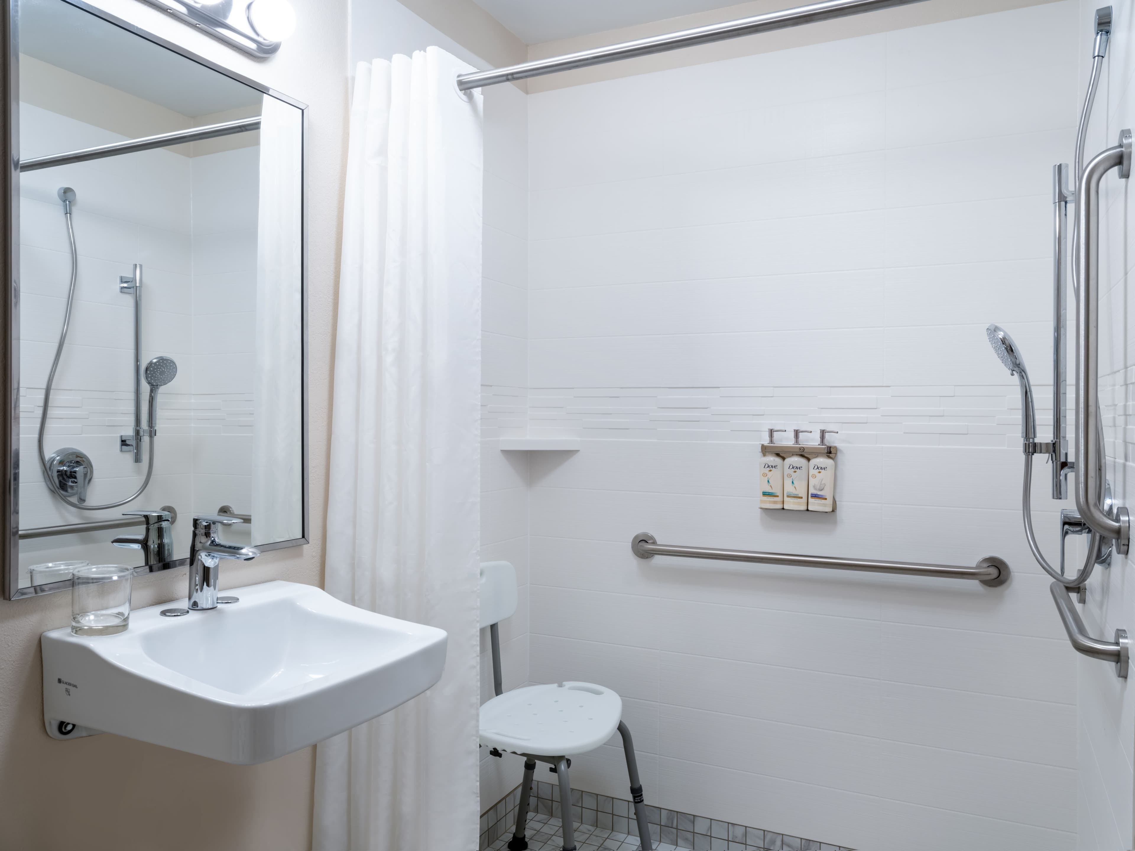 Candlewood Suites Rockford - Image 4