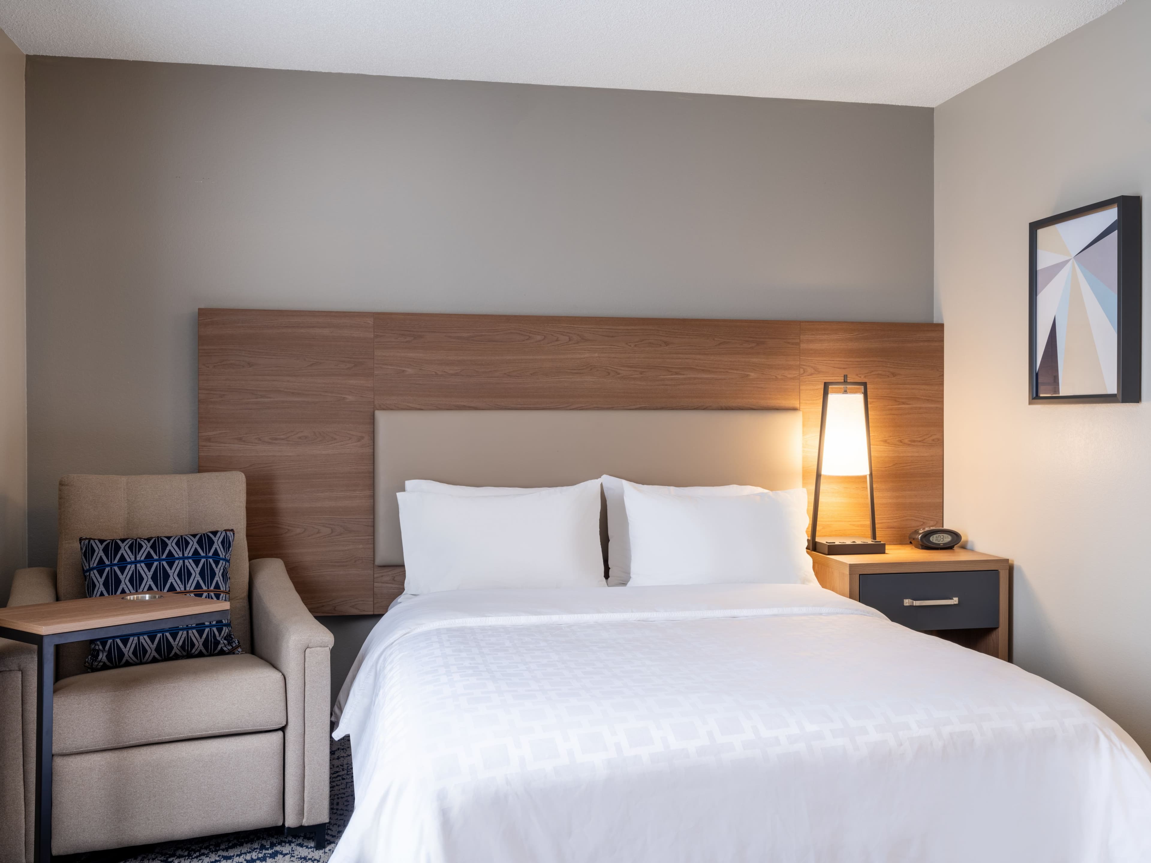 Candlewood Suites Rockford - Image 5
