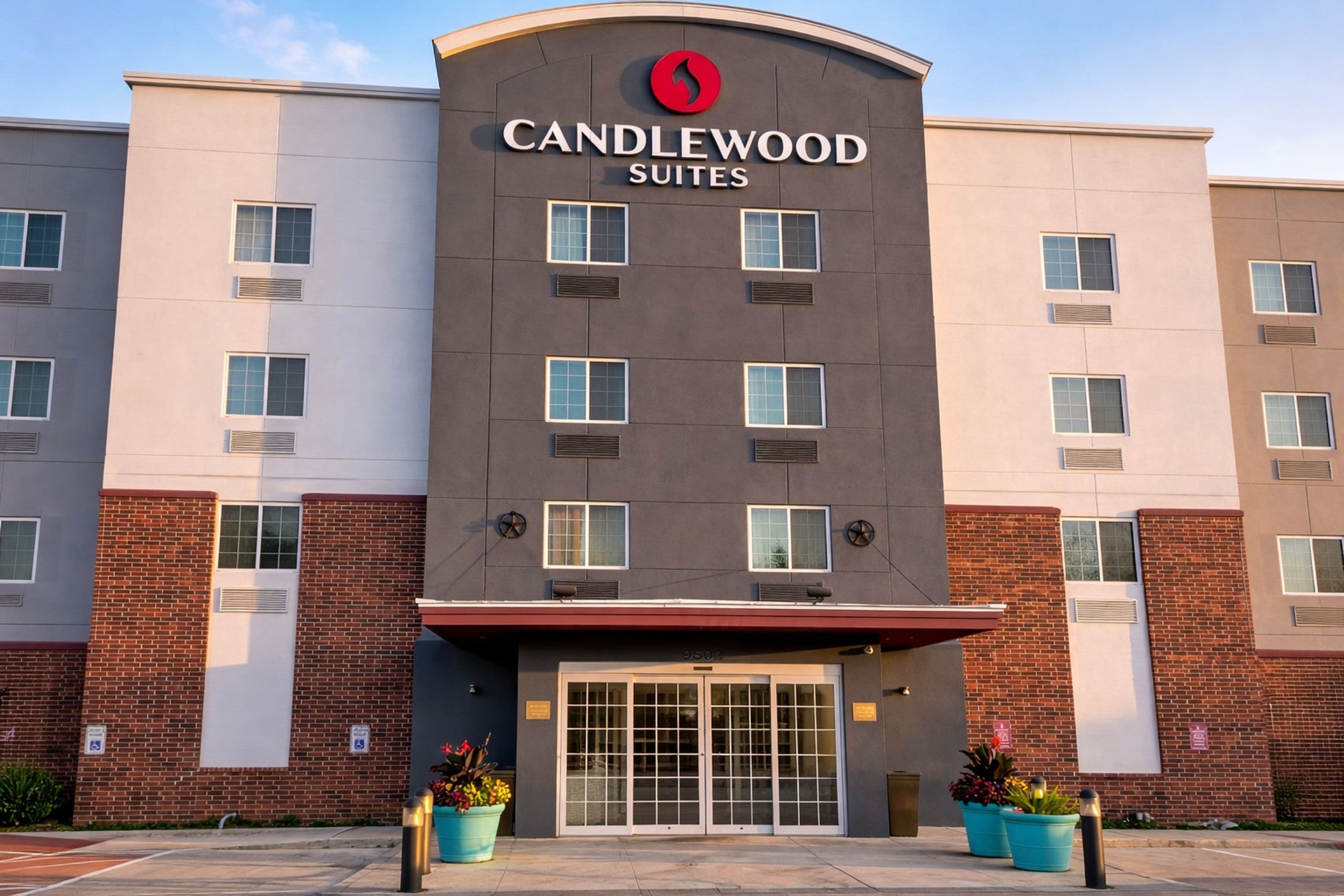 Candlewood Suites San Antonio NW near SeaWorld - Image 1