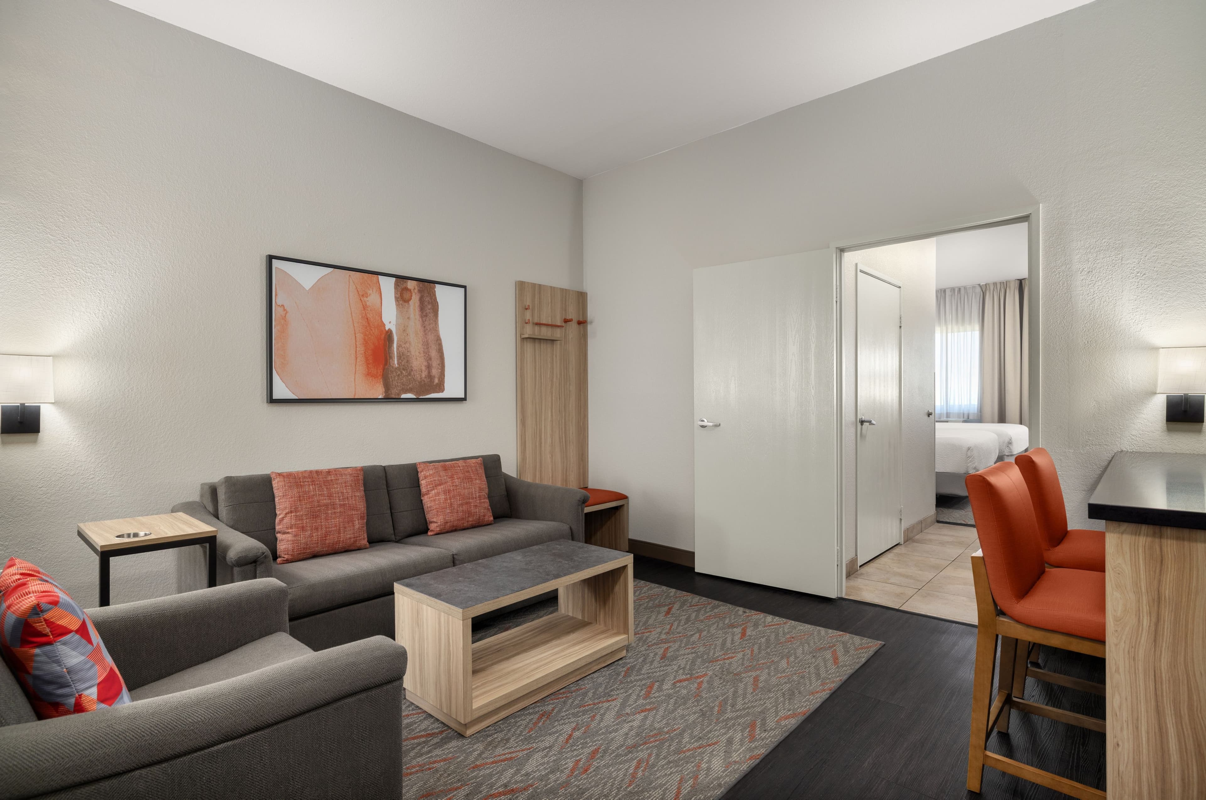 2 Queen Beds 1 Bedroom Suite - Image 1