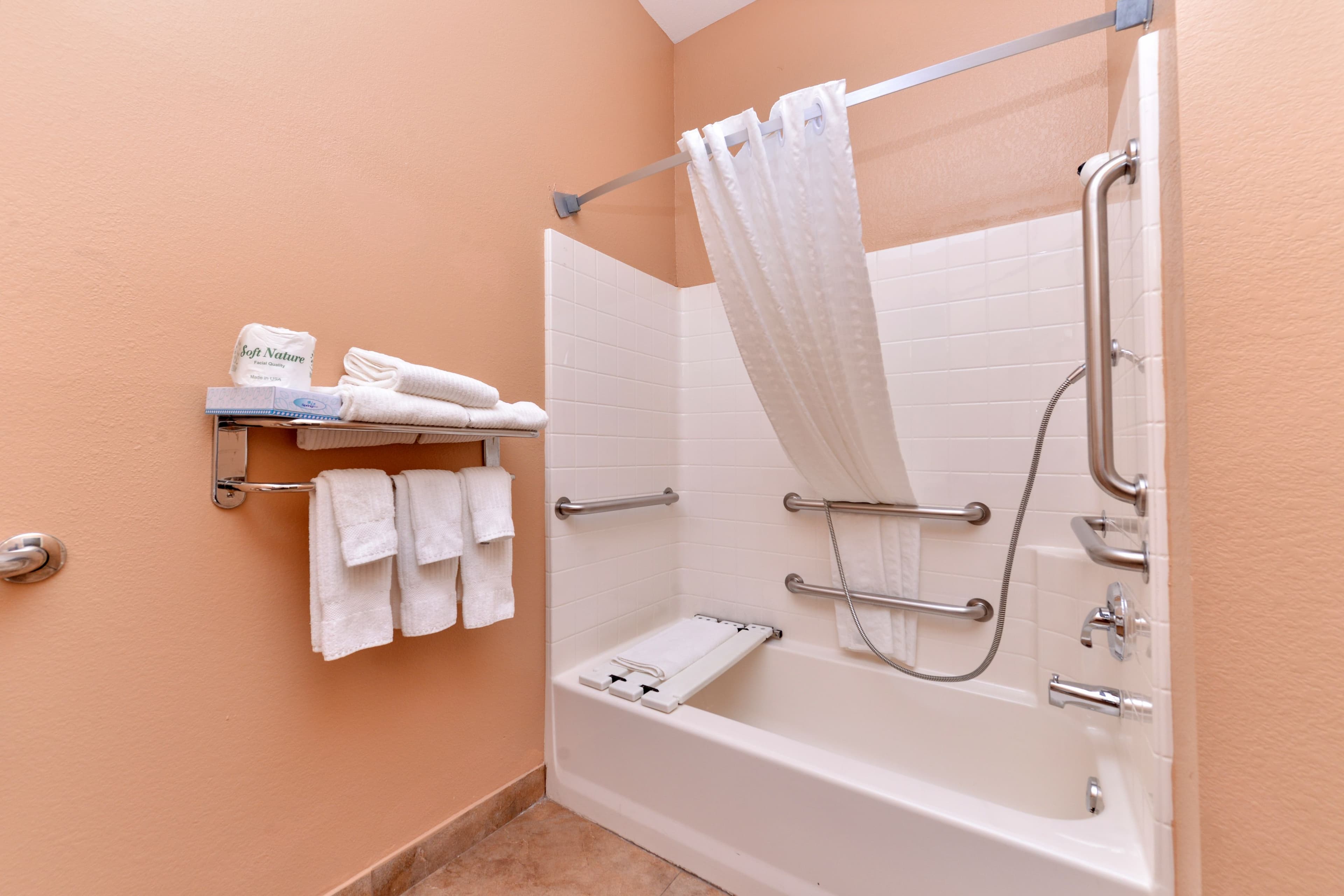 Candlewood Suites San Diego - Image 3