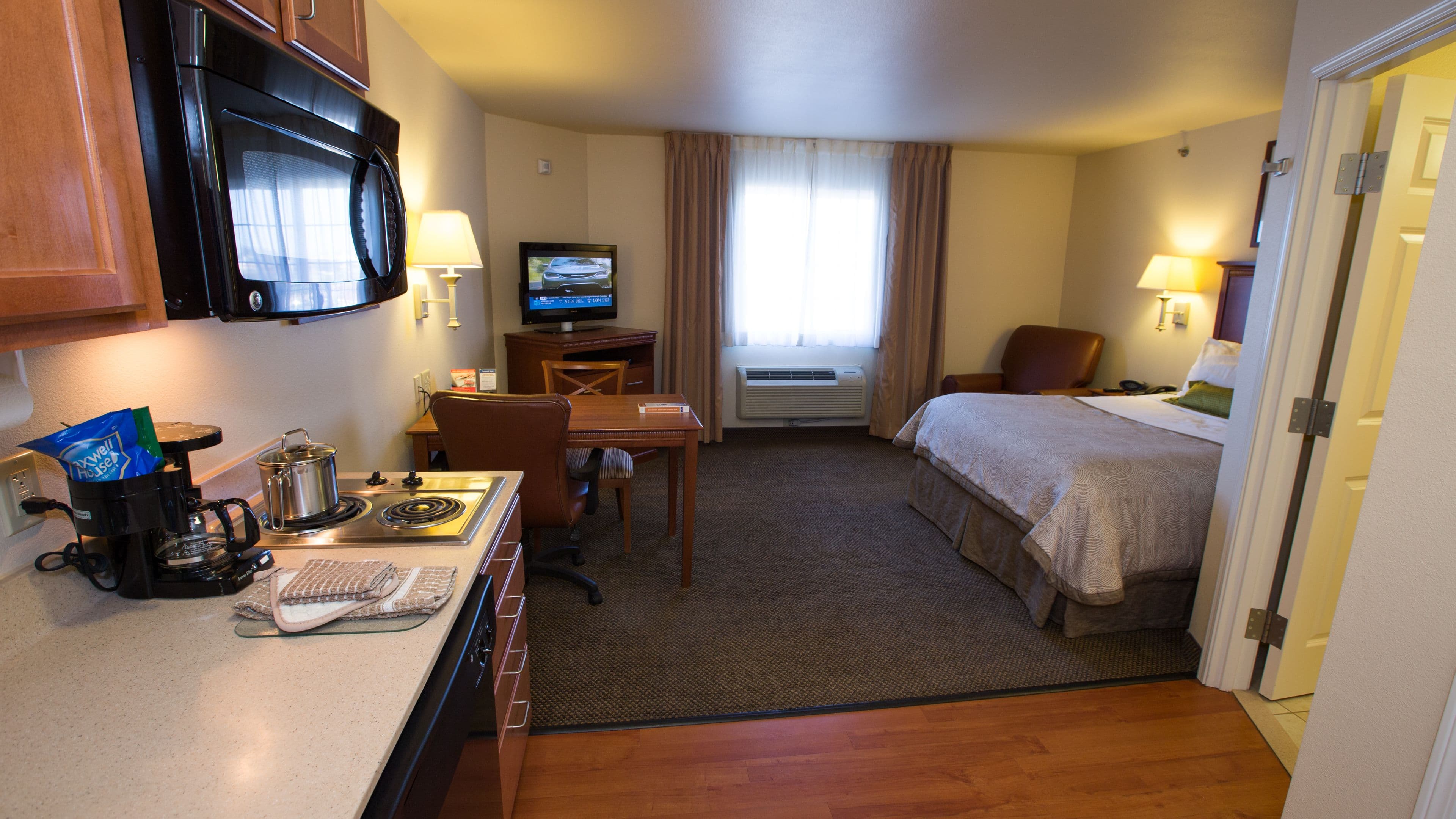 Candlewood Suites Springfield - Image 2