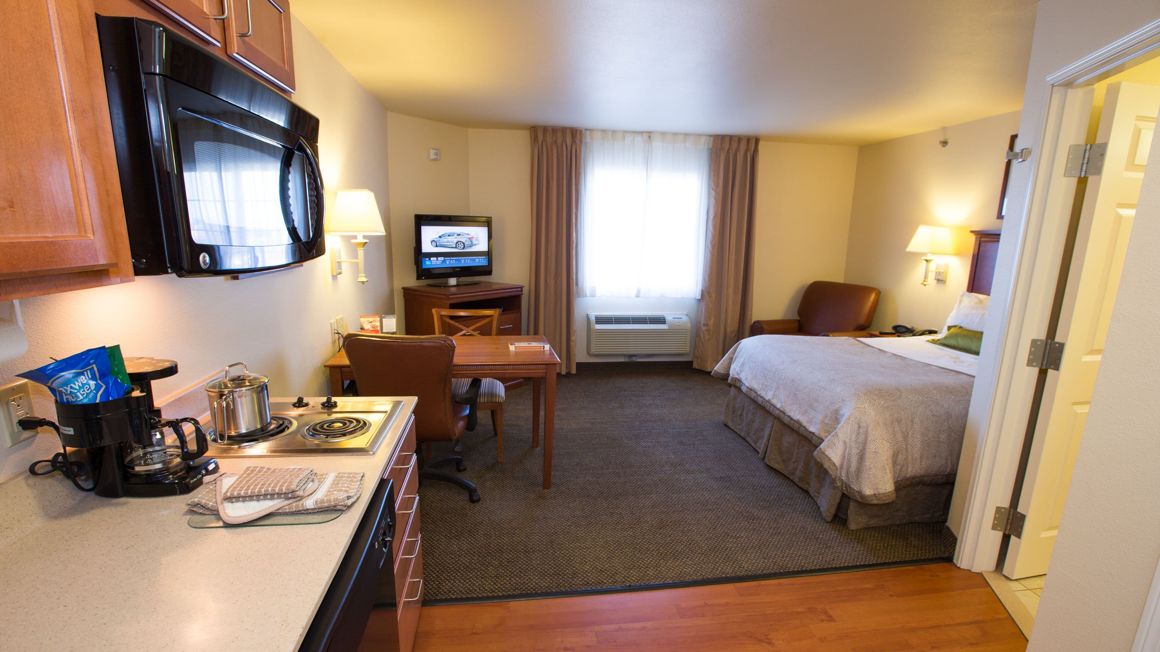 Candlewood Suites Springfield - Image 4