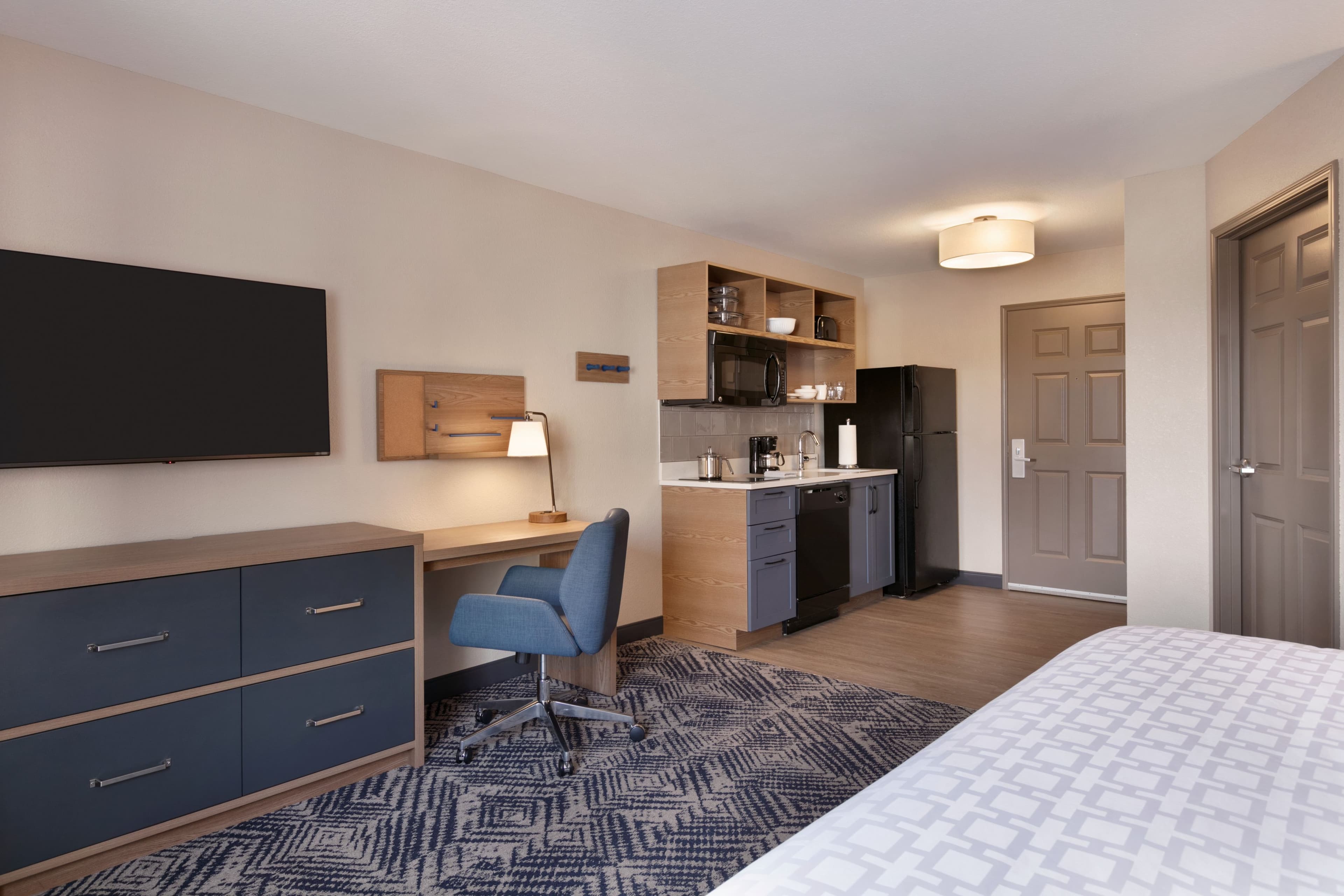 Candlewood Suites Springfield - Image 3
