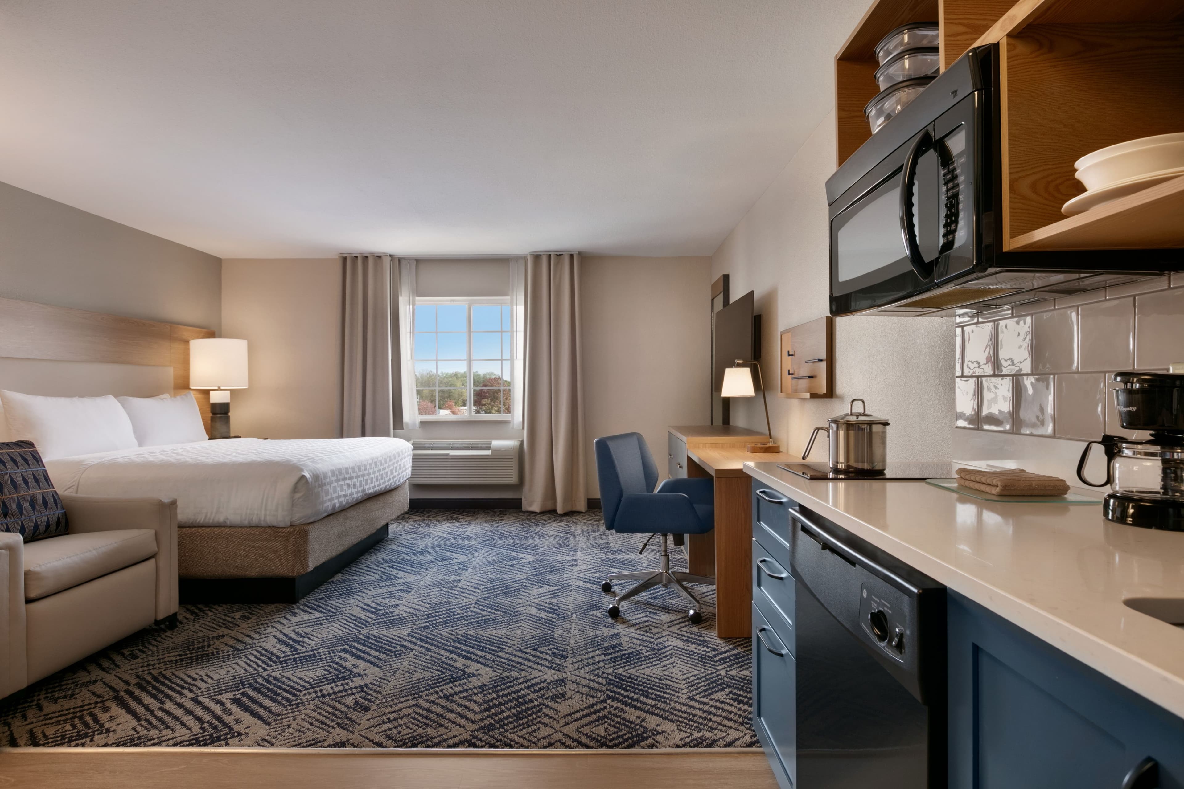 Candlewood Suites Springfield — 6