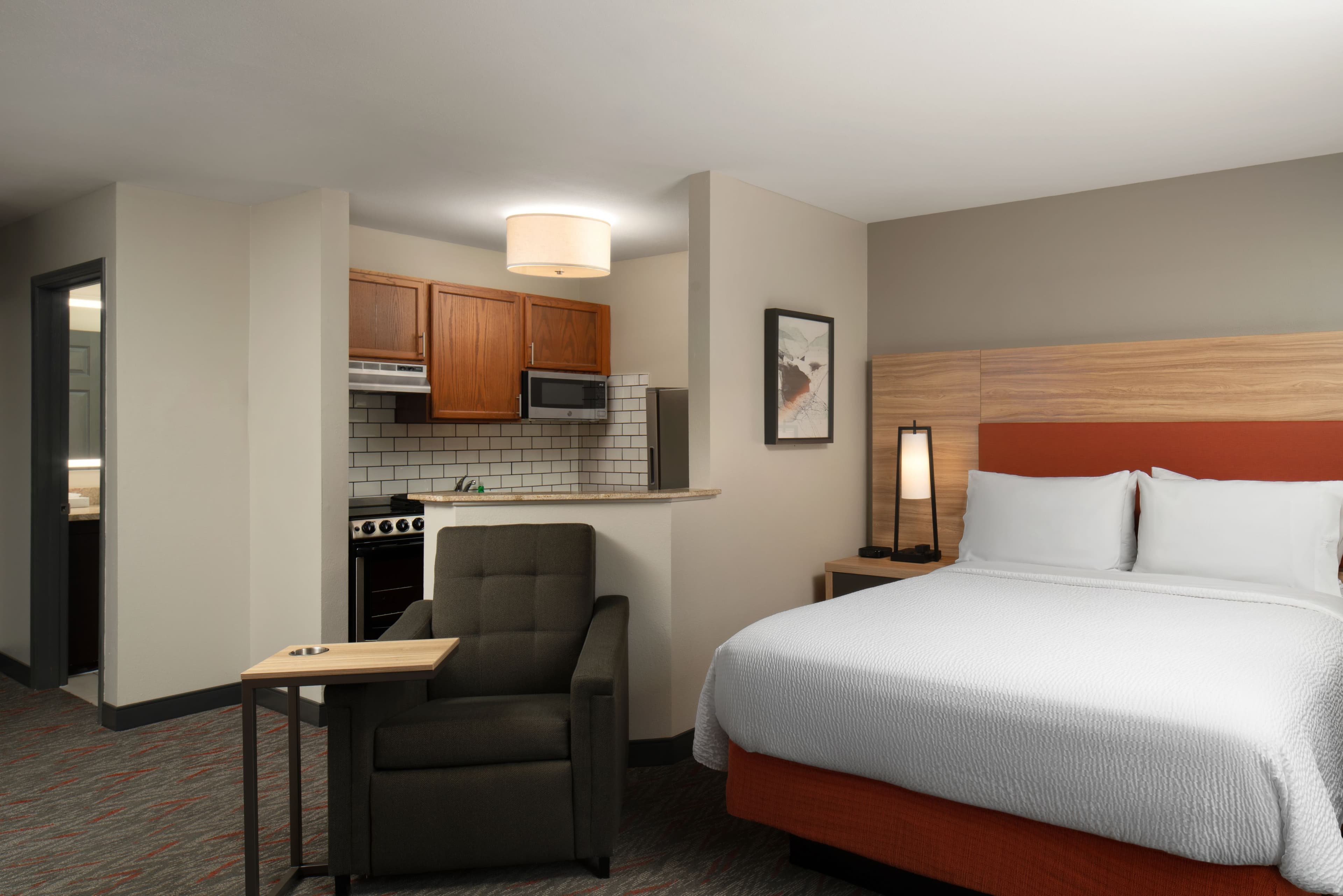 1 Queen Studio Suite Communications Mobility Accessible - Image 5