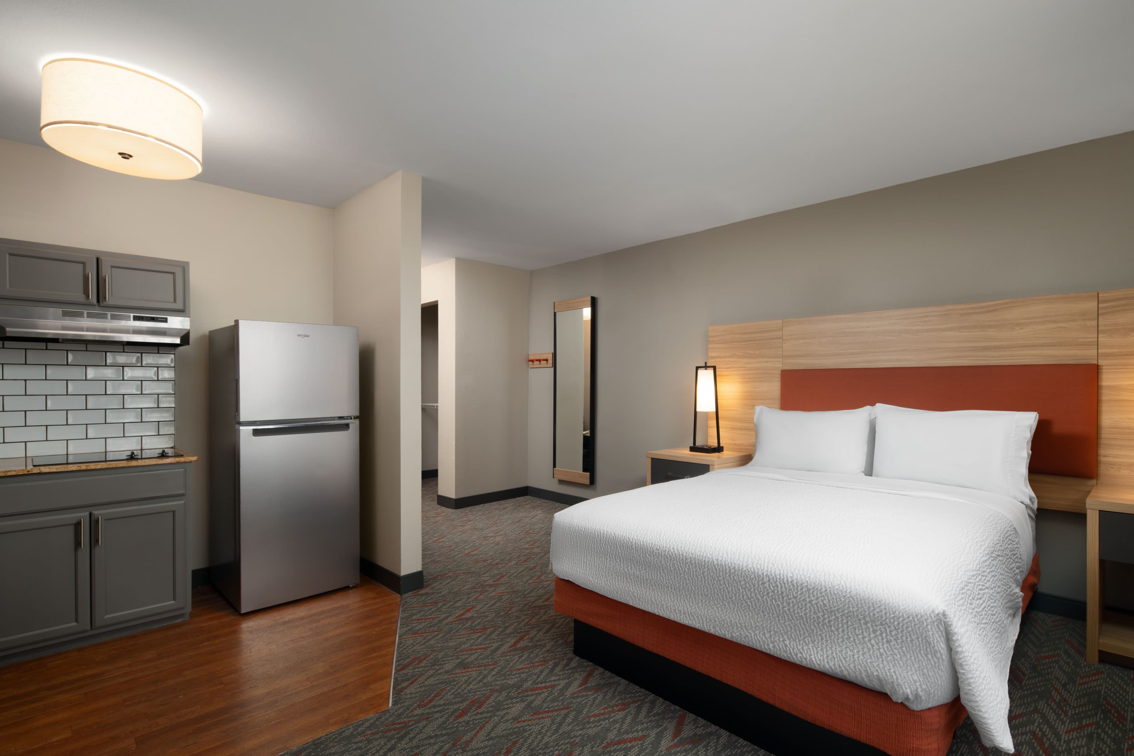1 Queen Studio Suite Communications Mobility Accessible - Image 6