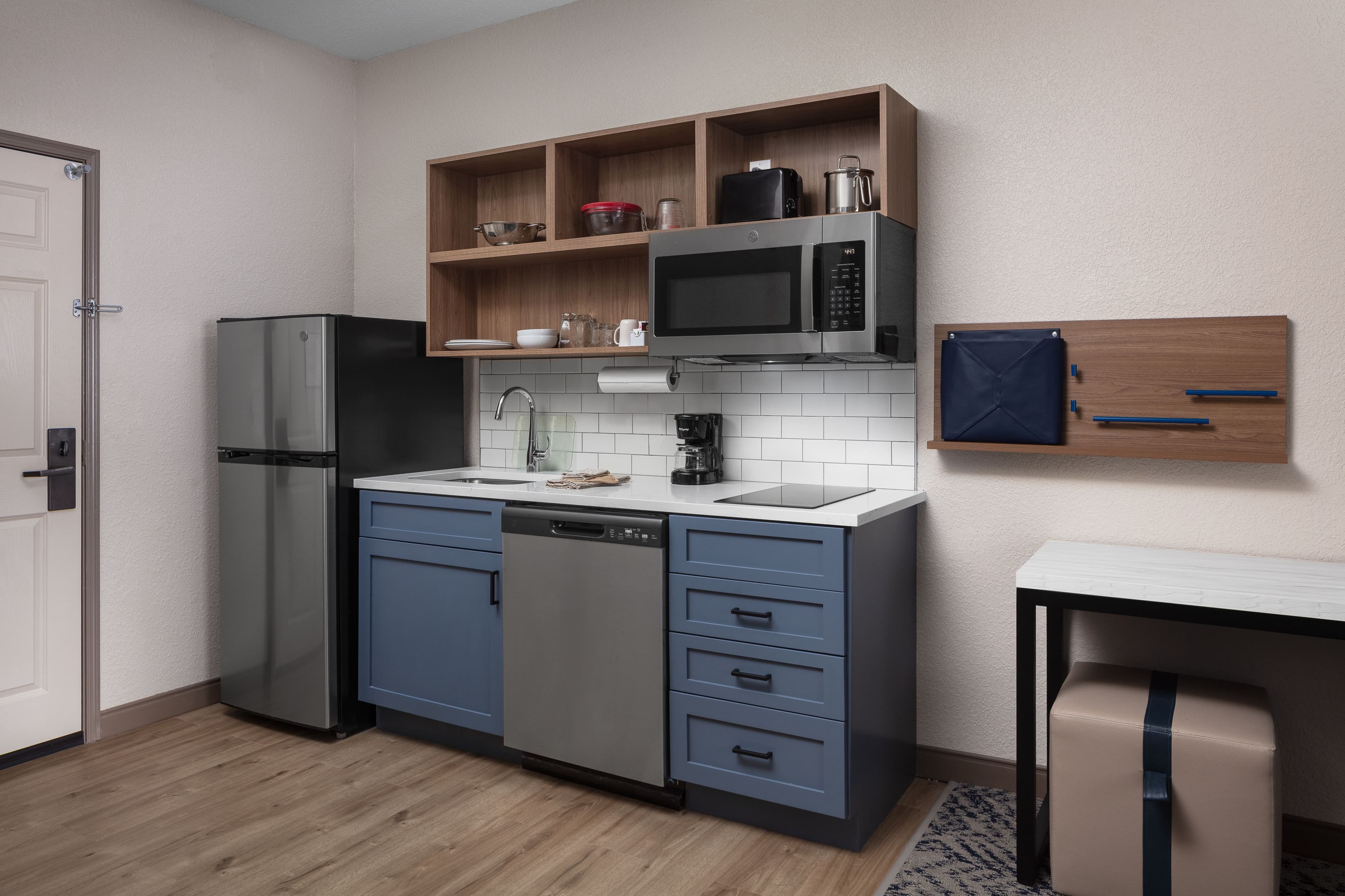 Candlewood Suites St. Robert - Image 2