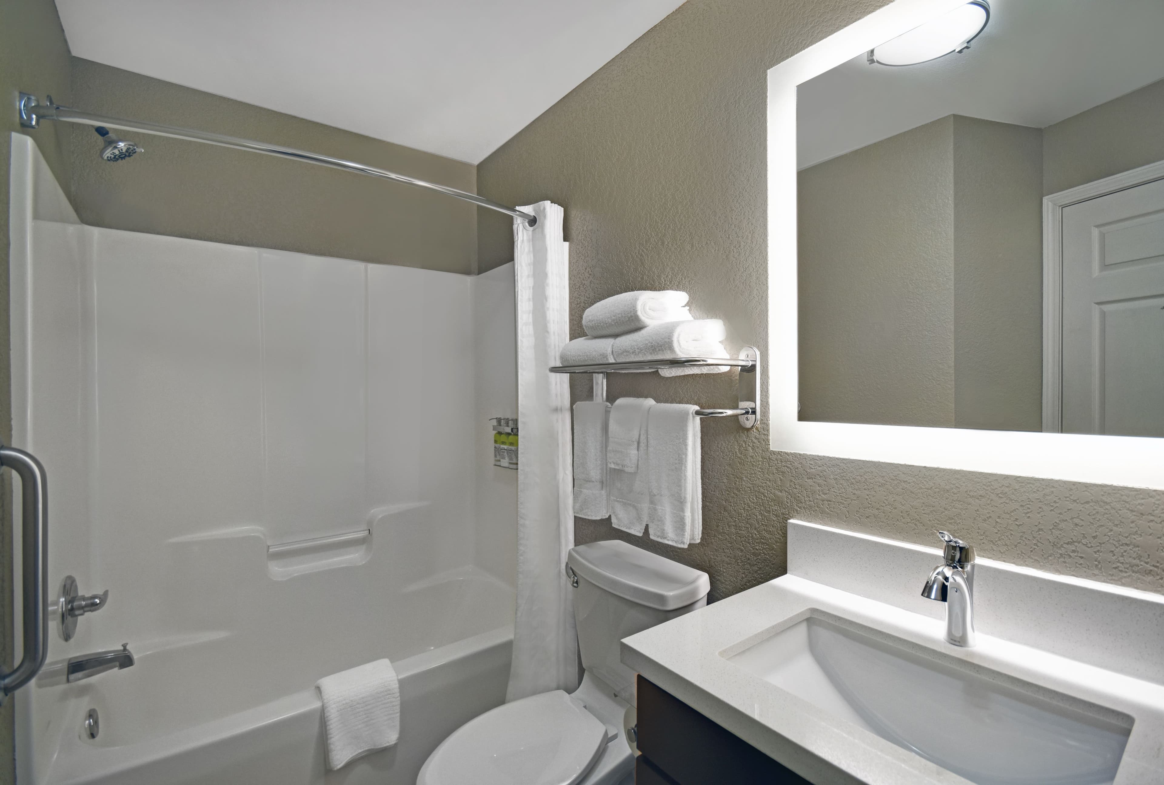 Candlewood Suites Sumter - Image 5
