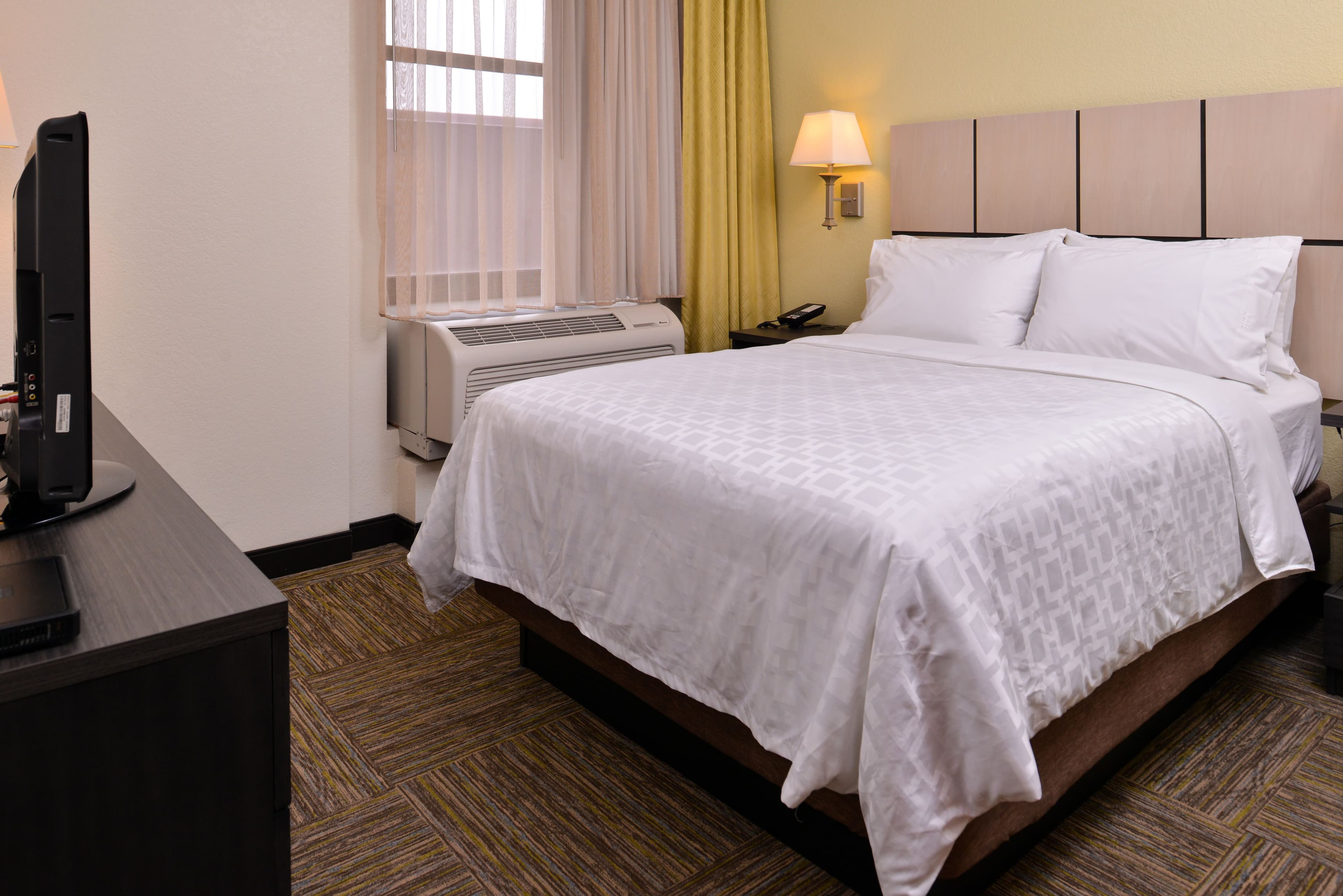 Candlewood Suites Terre Haute - Image 4
