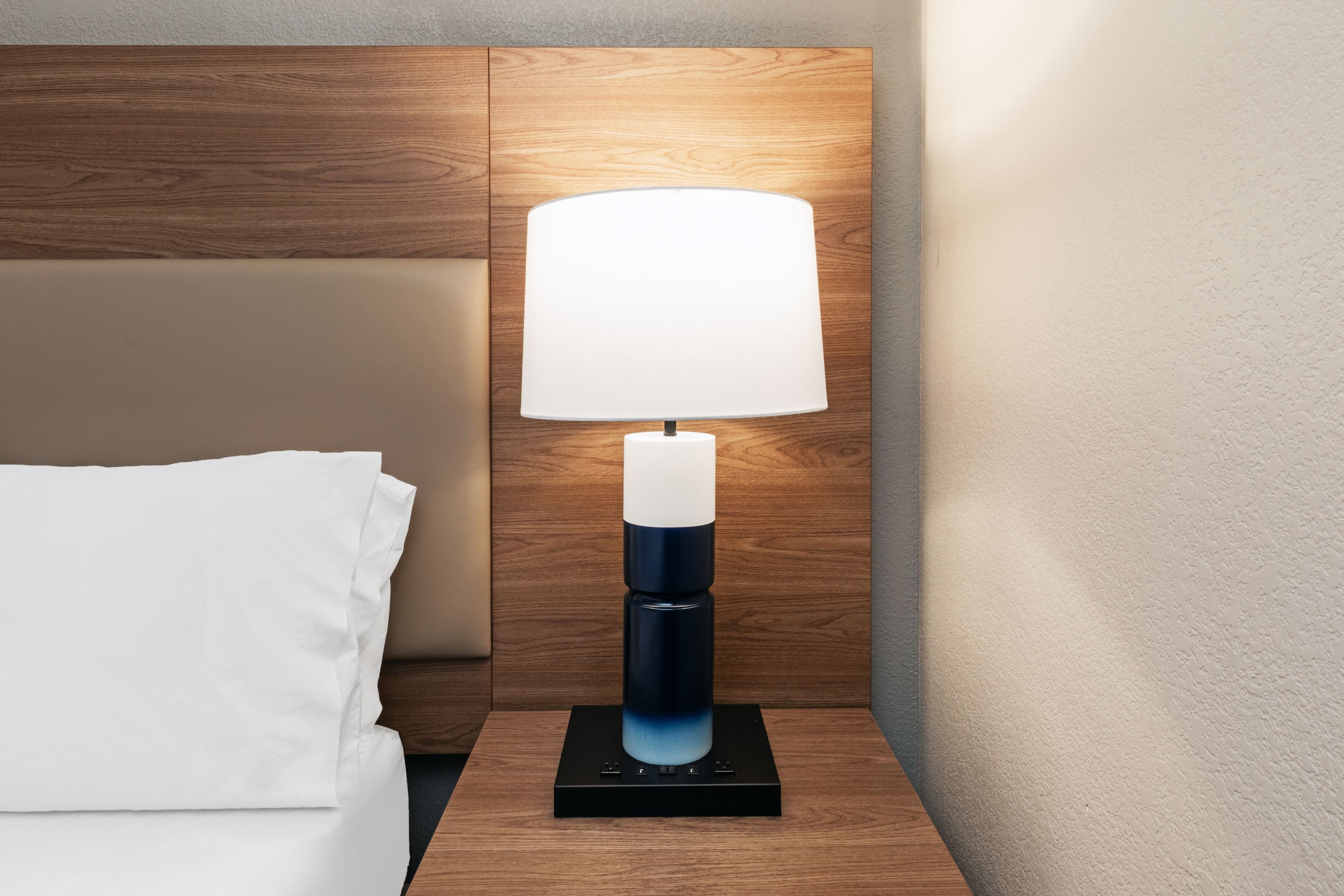 Candlewood Suites Topeka West - Image 2