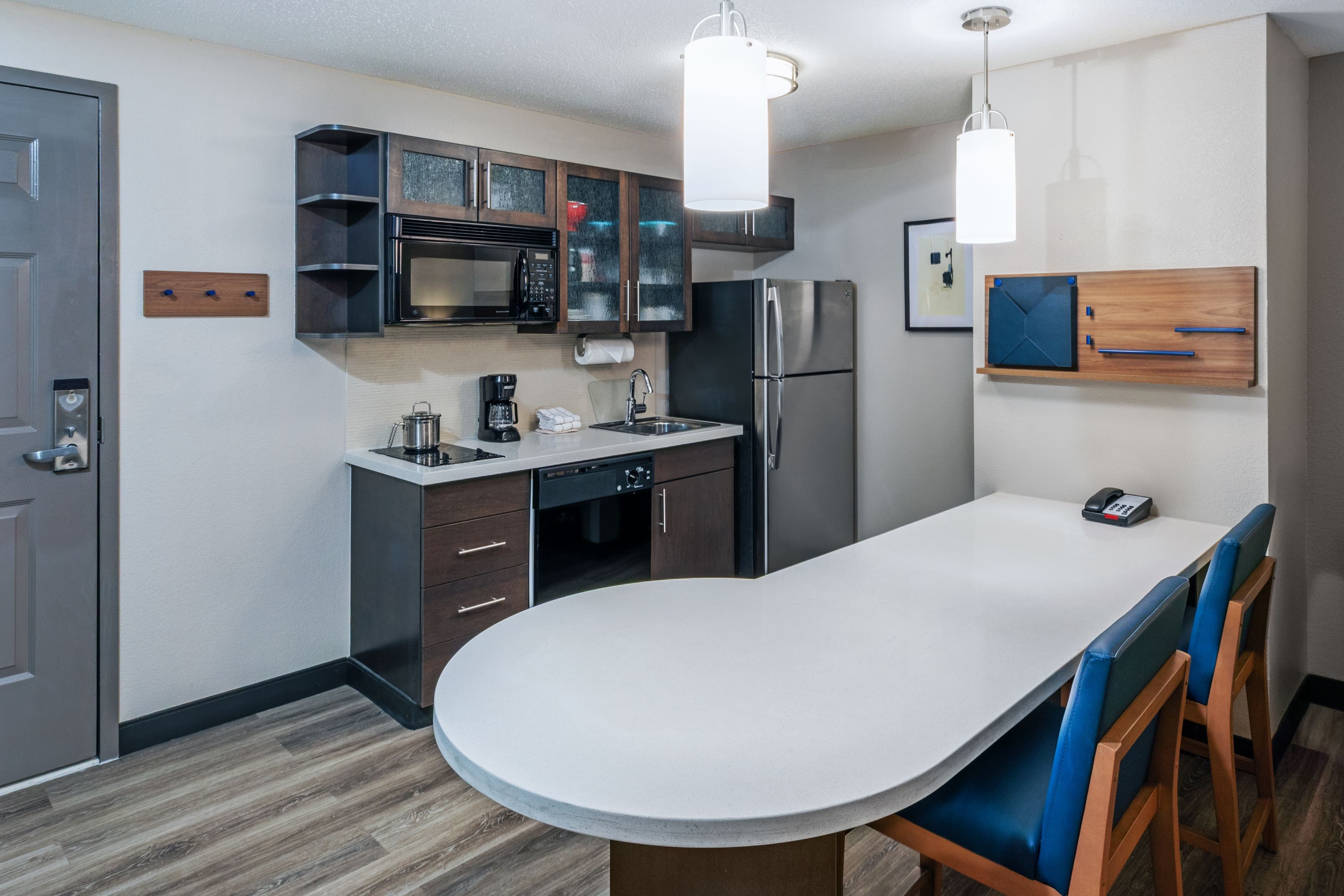 Candlewood Suites Topeka West - Image 3