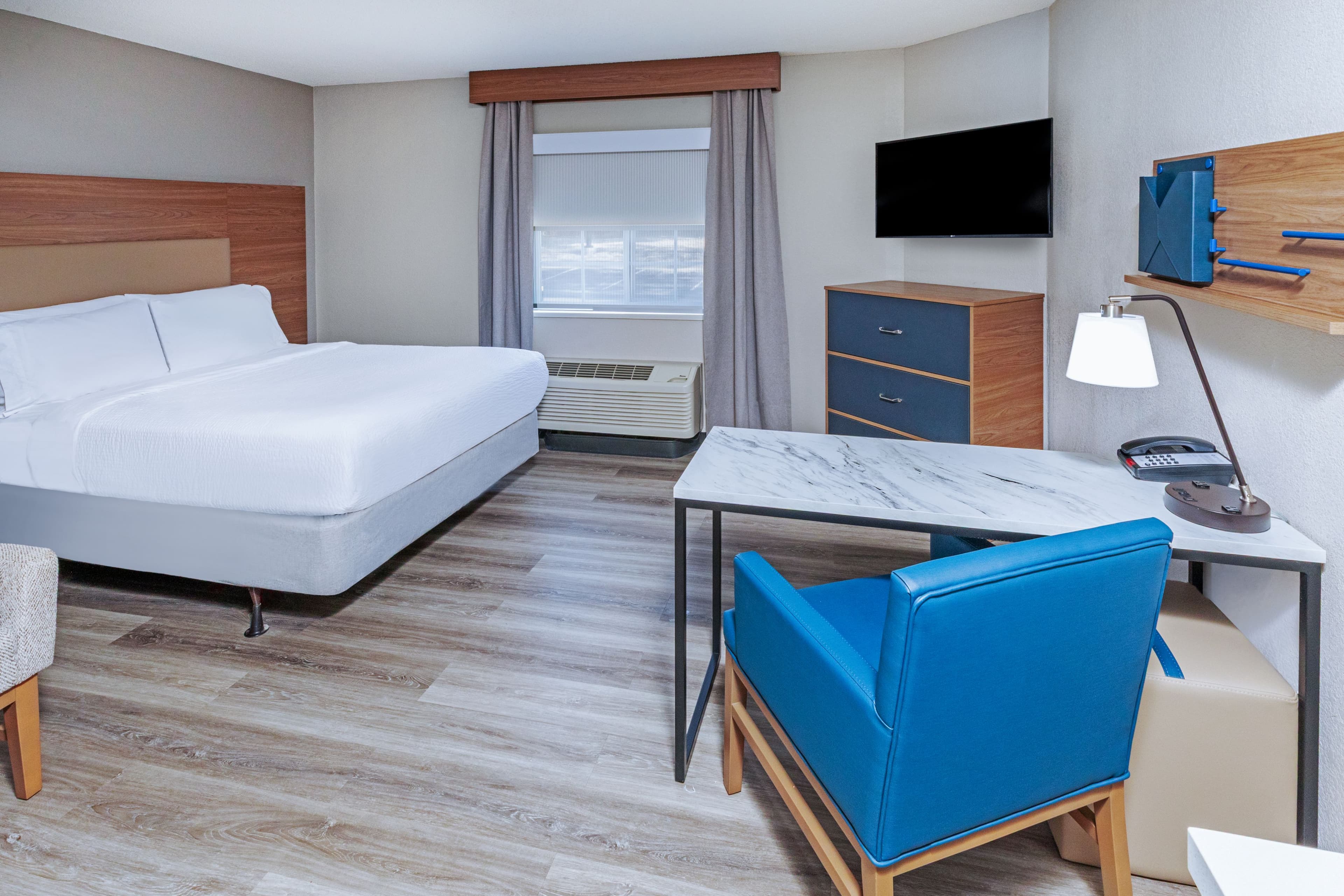Candlewood Suites Topeka West — 7